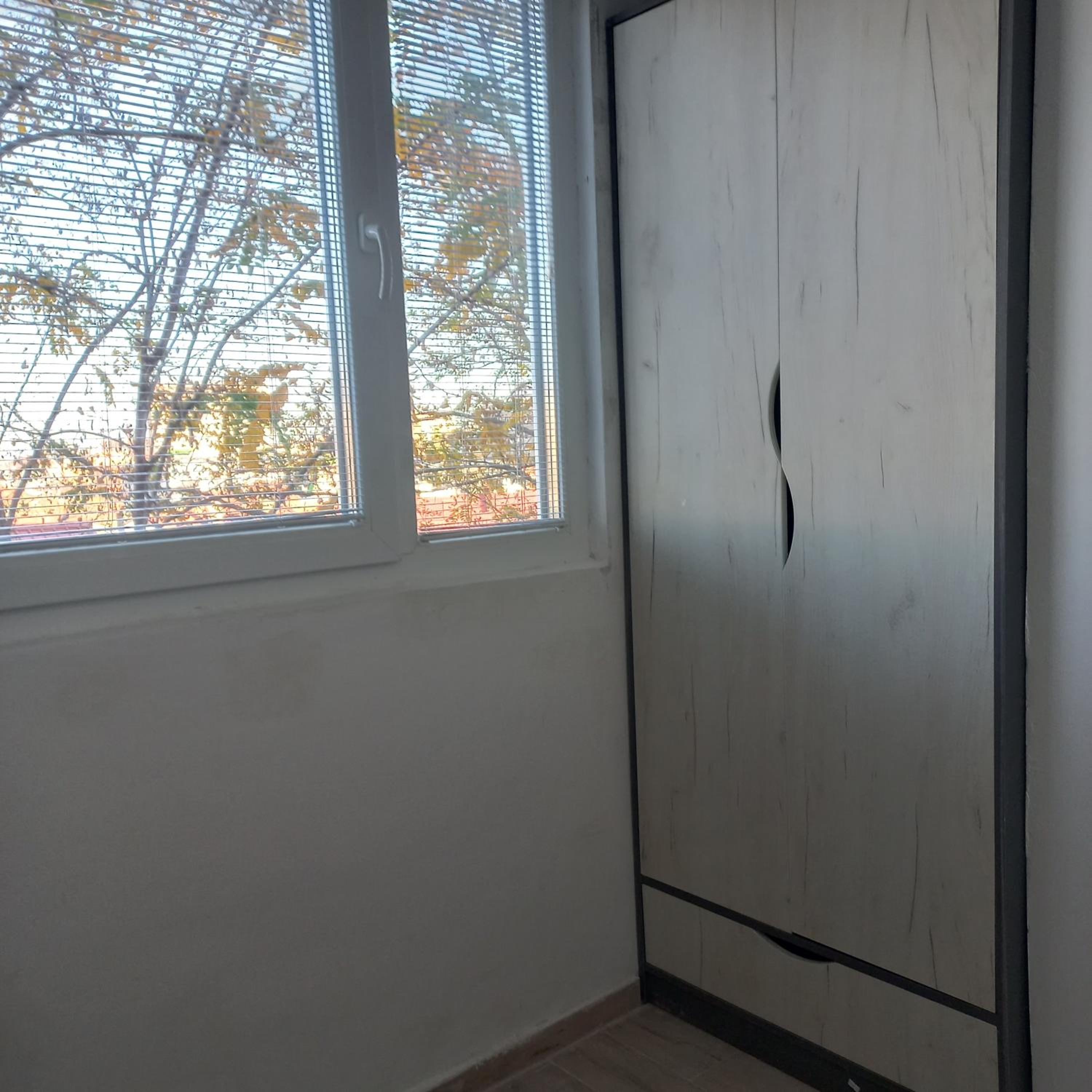 Lovely 1- bedroom condo close to downtown view 2