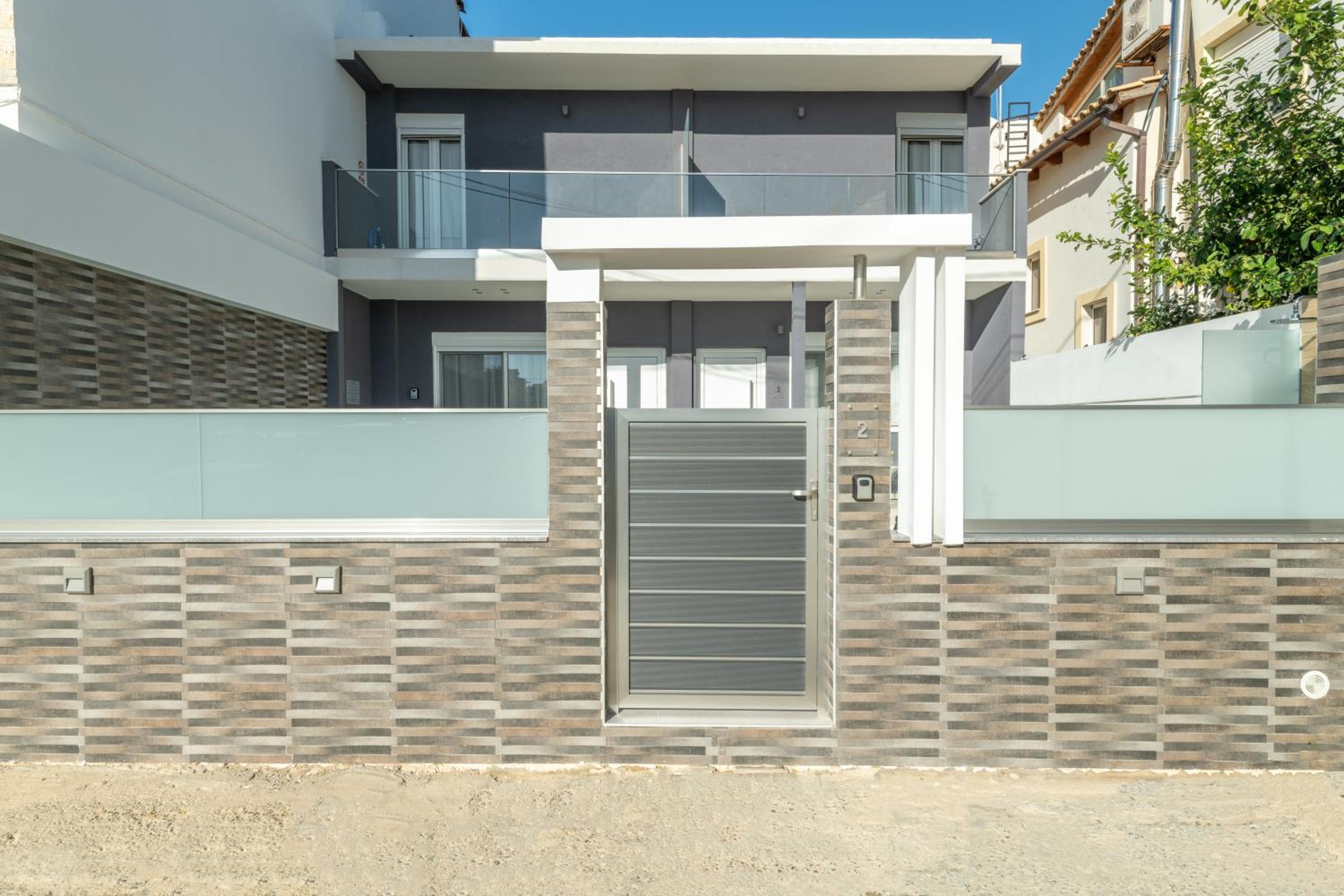 Hotel La Luna Suites - Image 1