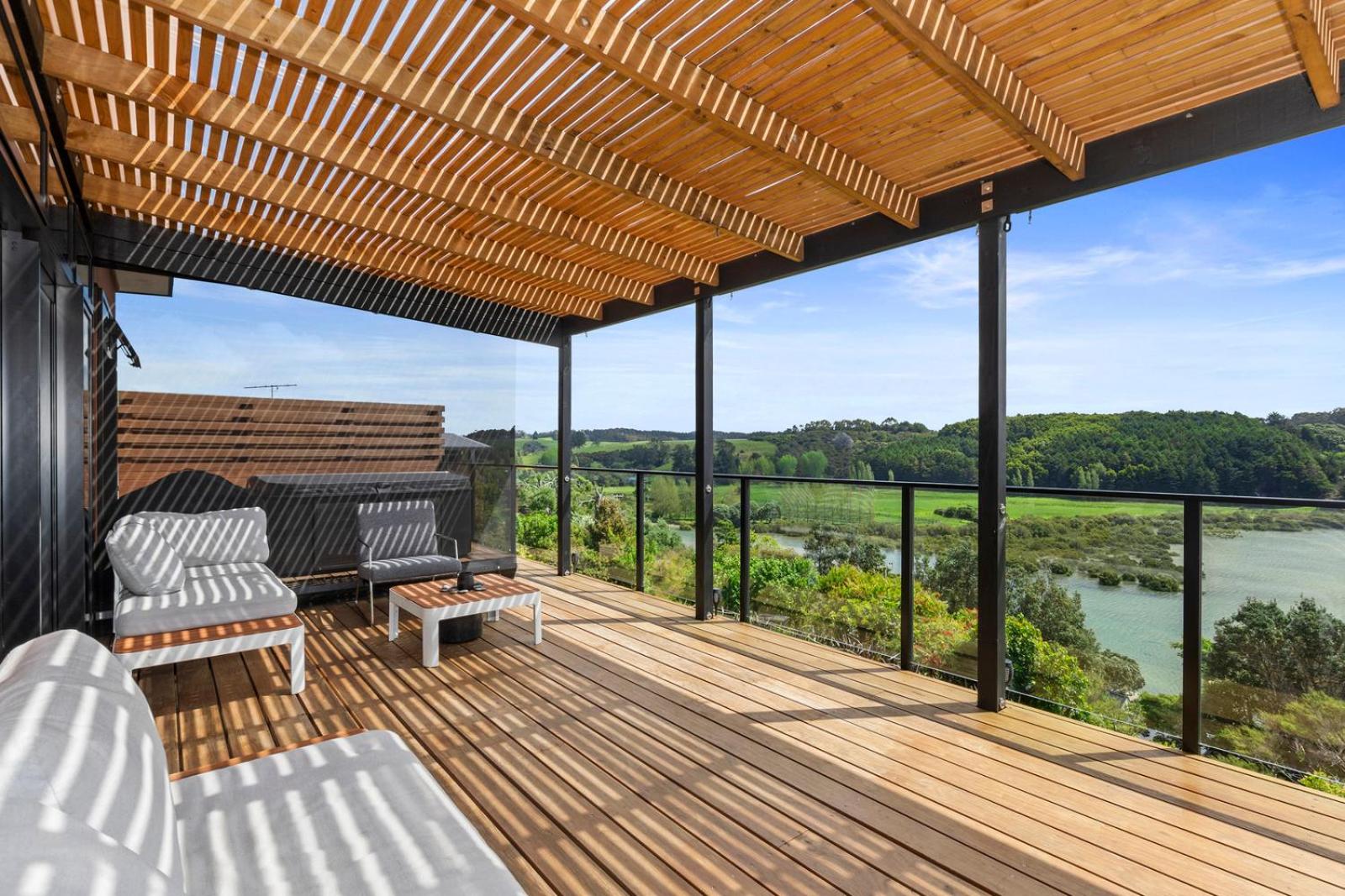 Tapuaetahi Beach Marvel - Te Tii Holiday Home view 3