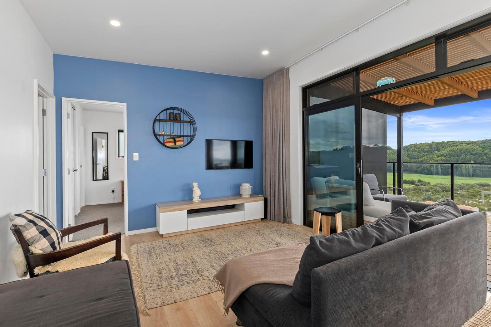 Tapuaetahi Beach Marvel - Te Tii Holiday Home view 4