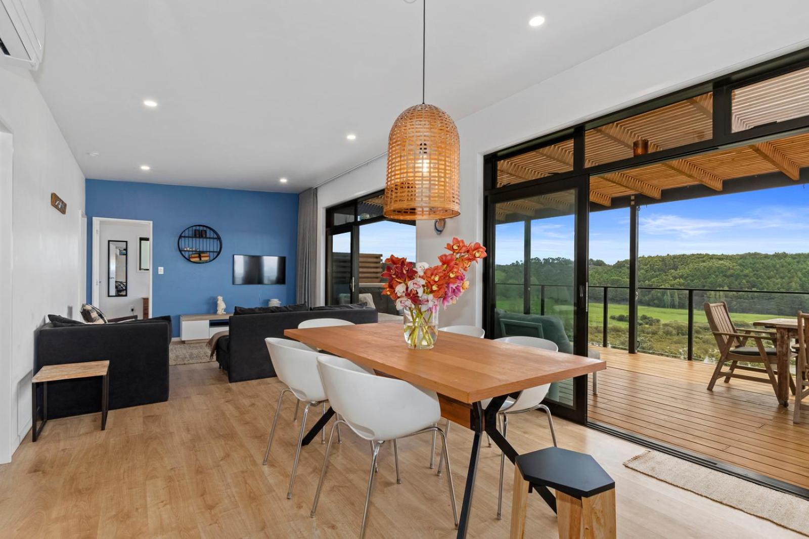 Tapuaetahi Beach Marvel - Te Tii Holiday Home view 5