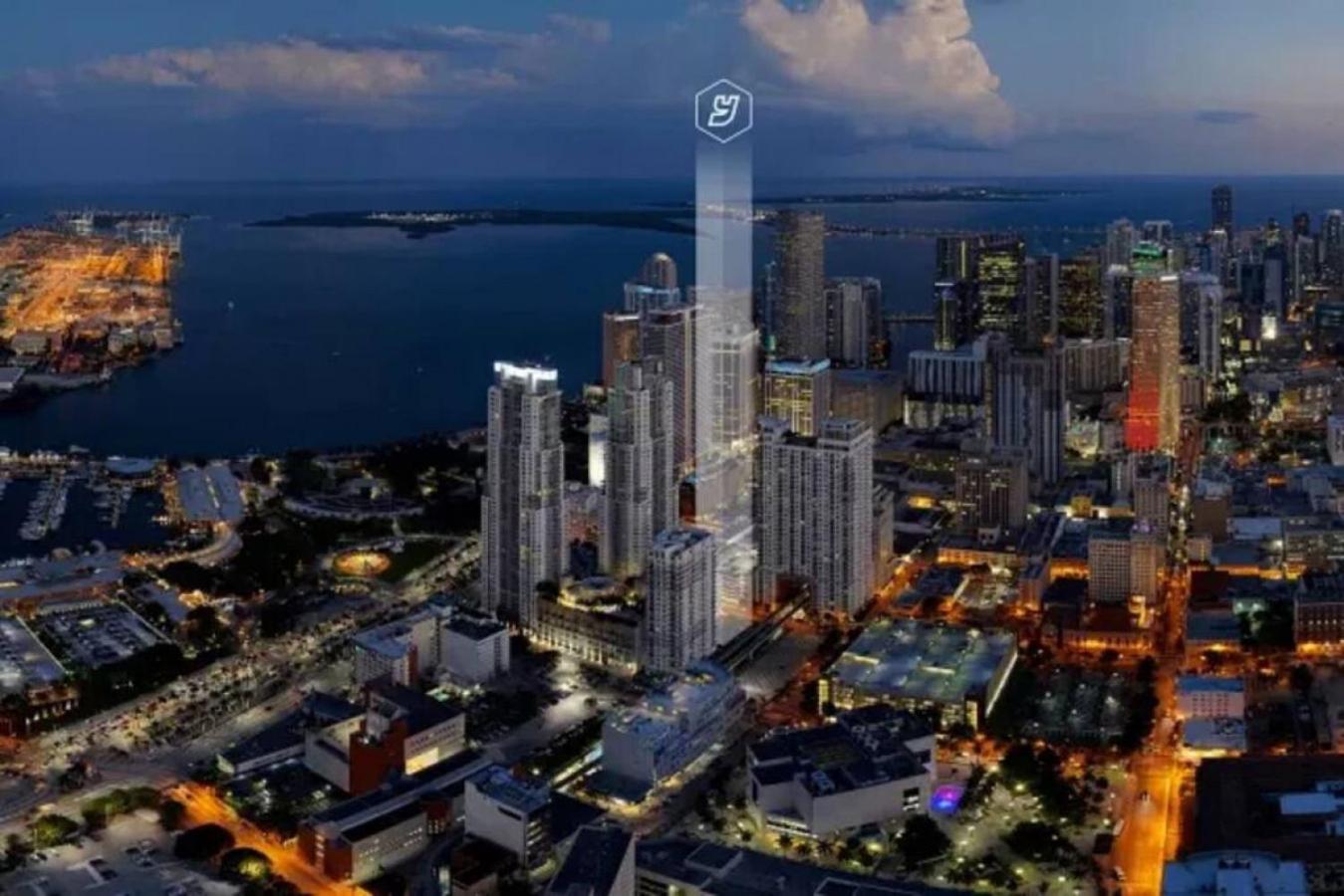 Modern 1 Bed Condo across from Bayside in Downtown
