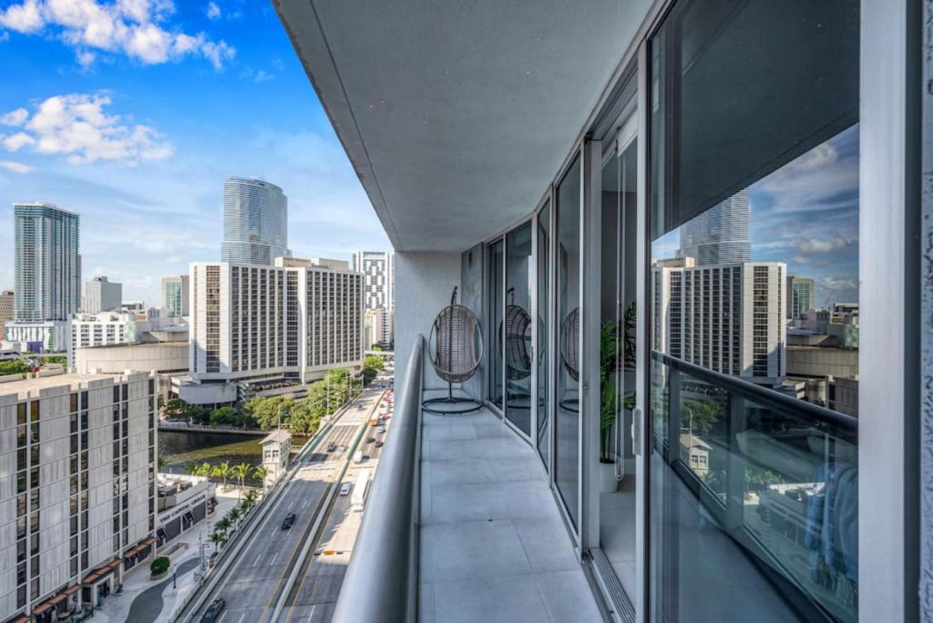 Modern 1 Bed ICON Brickell with Amazing Views