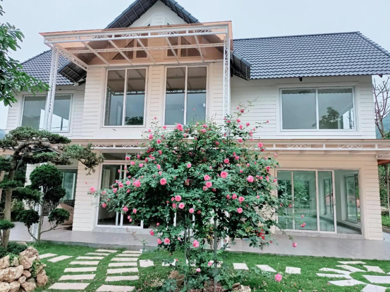 Vianrockhill homestay - Venuestay view 3