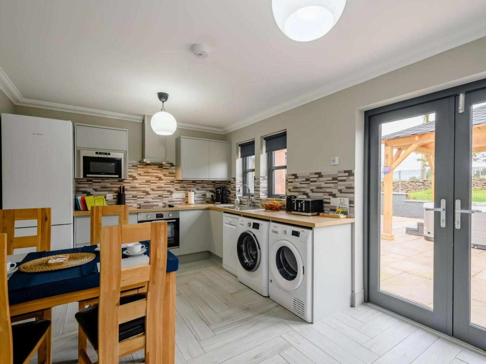 Westertonhill Holiday Lodges - Private Hot Tub Hire Available