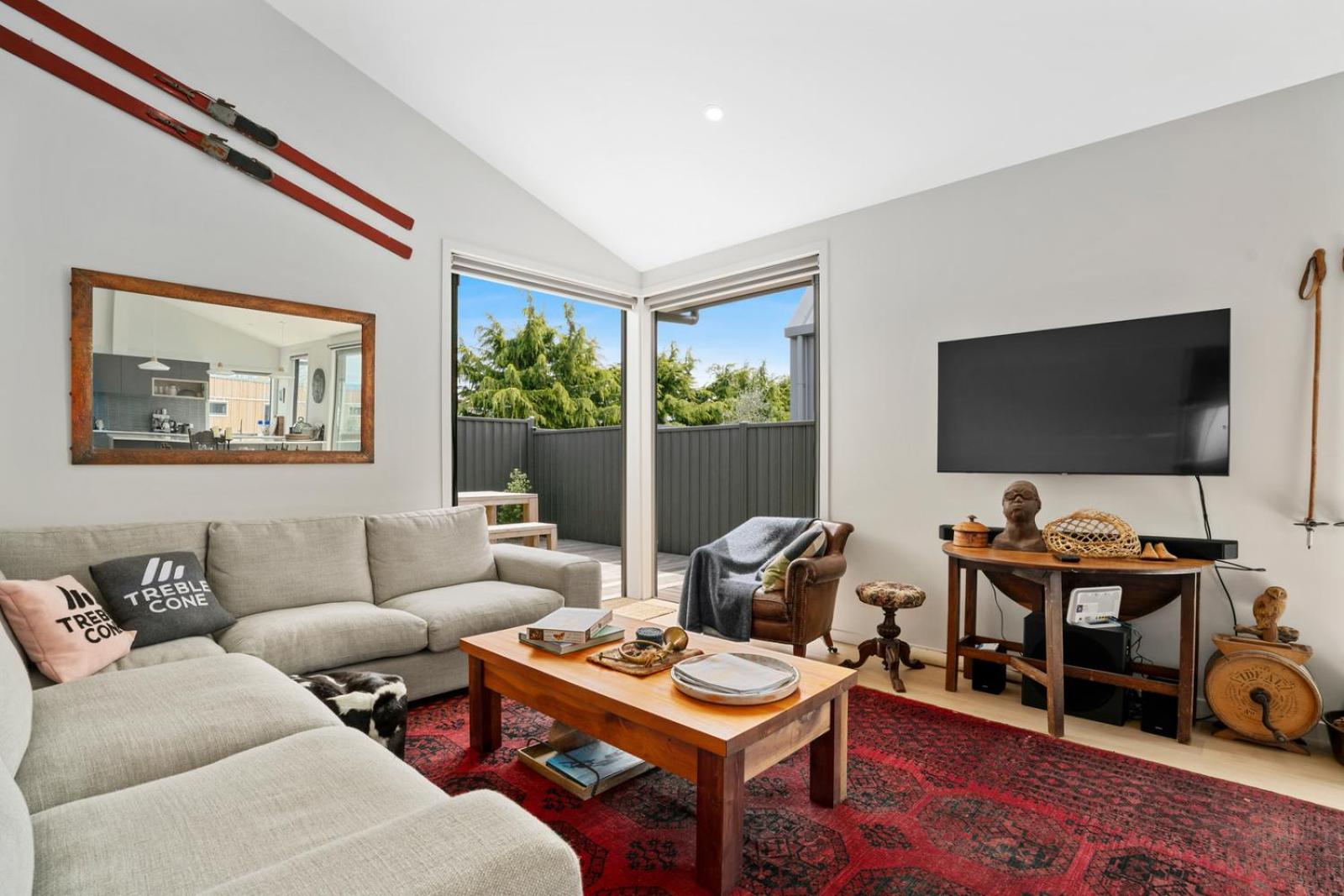 Carefree on Cleland - Wanaka Holiday Home view 2