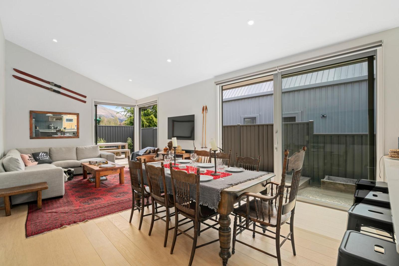 Carefree on Cleland - Wanaka Holiday Home view 3