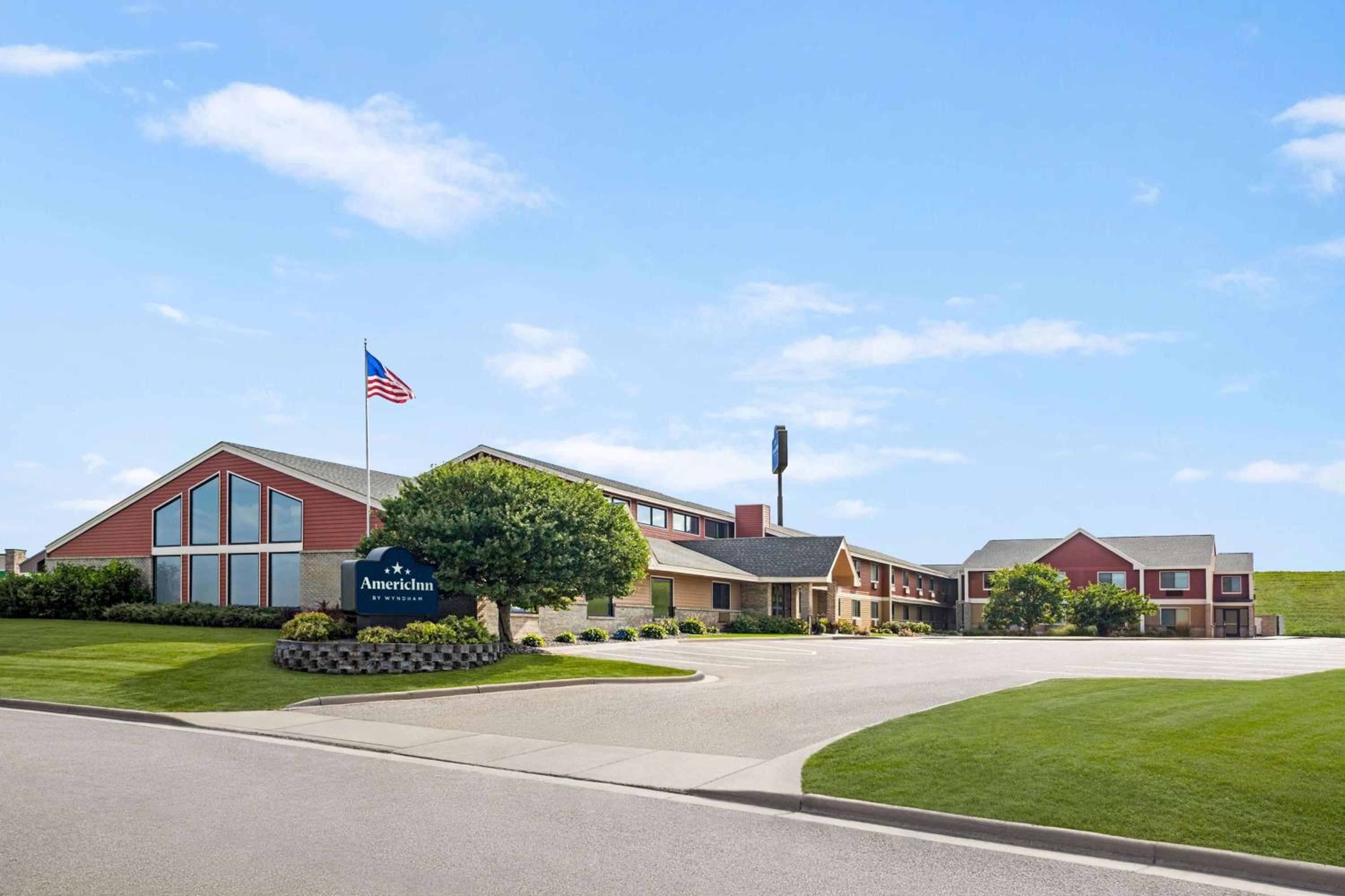 Alexandria Vacations - AmericInn by Wyndham Sauk Centre - Property Image 1