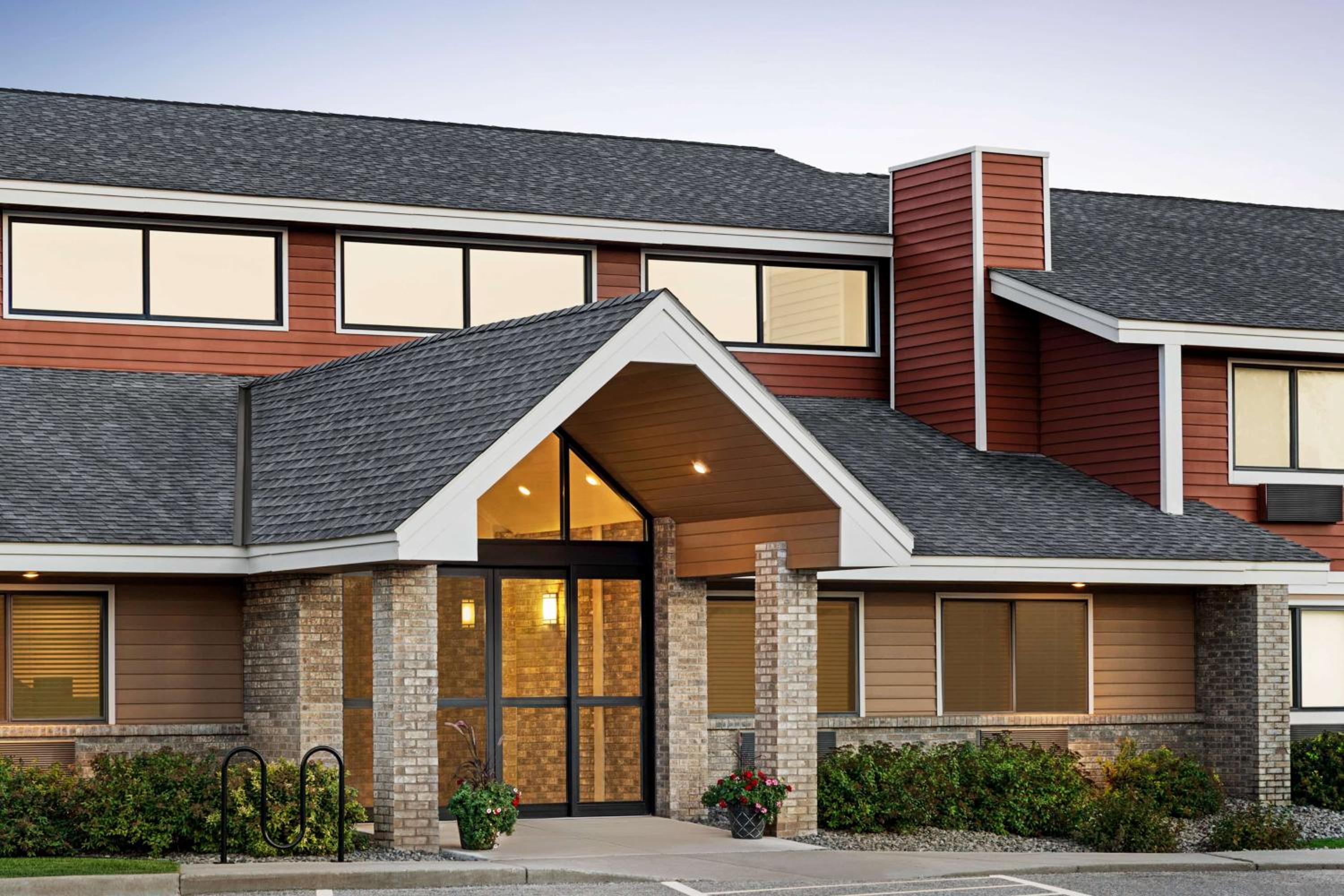 Alexandria Vacations - AmericInn by Wyndham Sauk Centre - Property Image 2