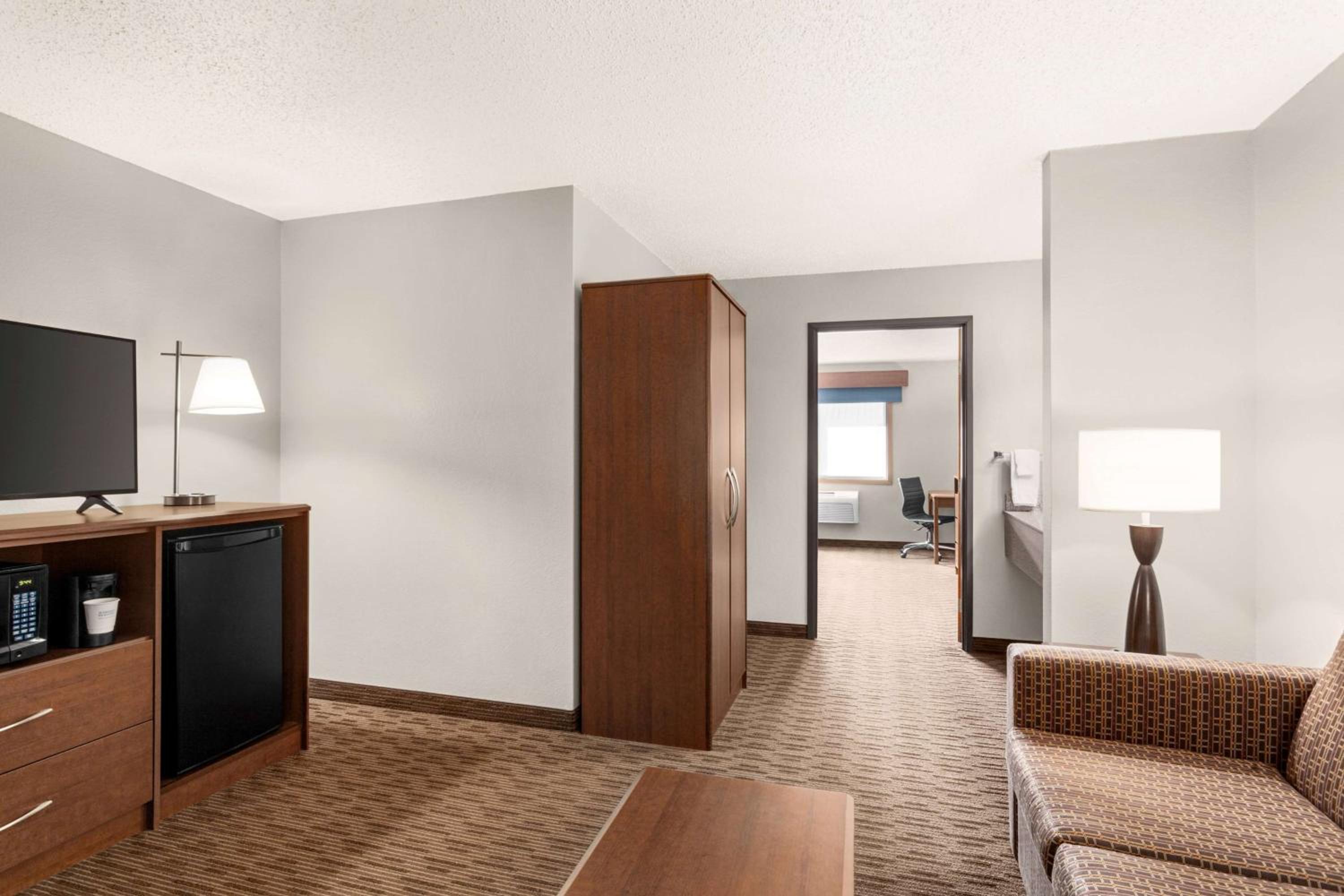 AmericInn by Wyndham Sauk Centre - Property Image 12