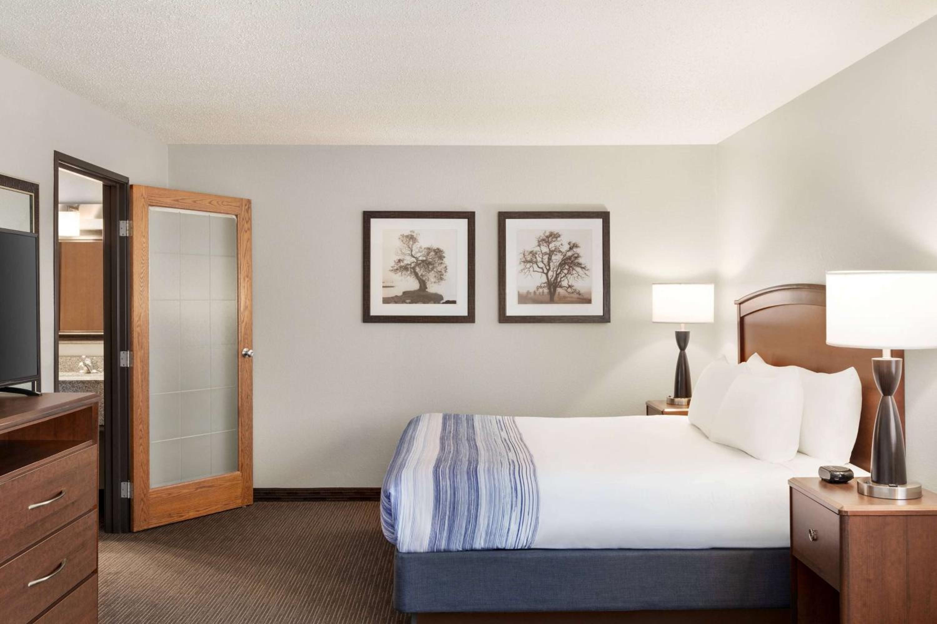 AmericInn by Wyndham Sauk Centre - Property Image 11