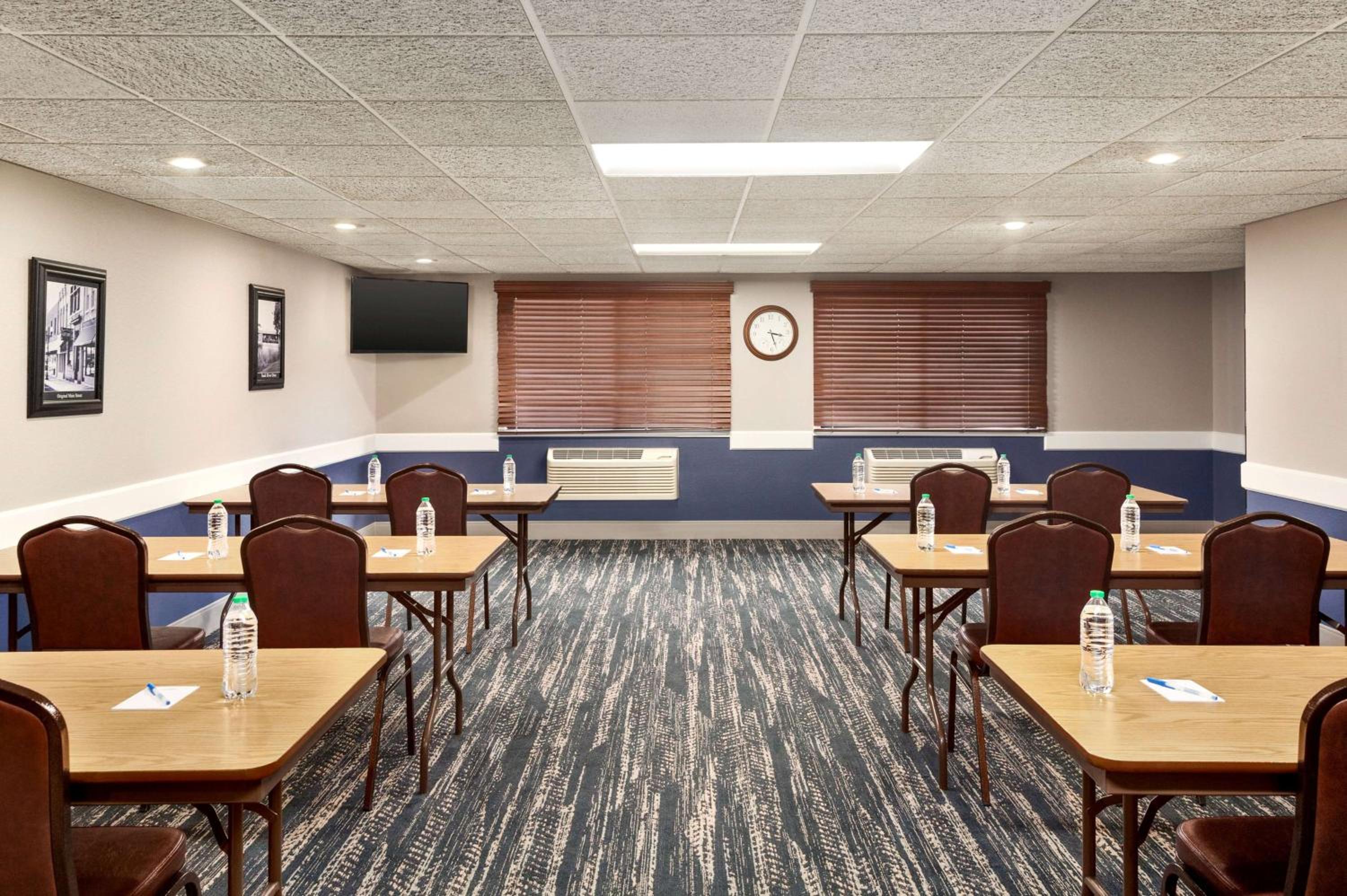 AmericInn by Wyndham Sauk Centre - Property Image 8