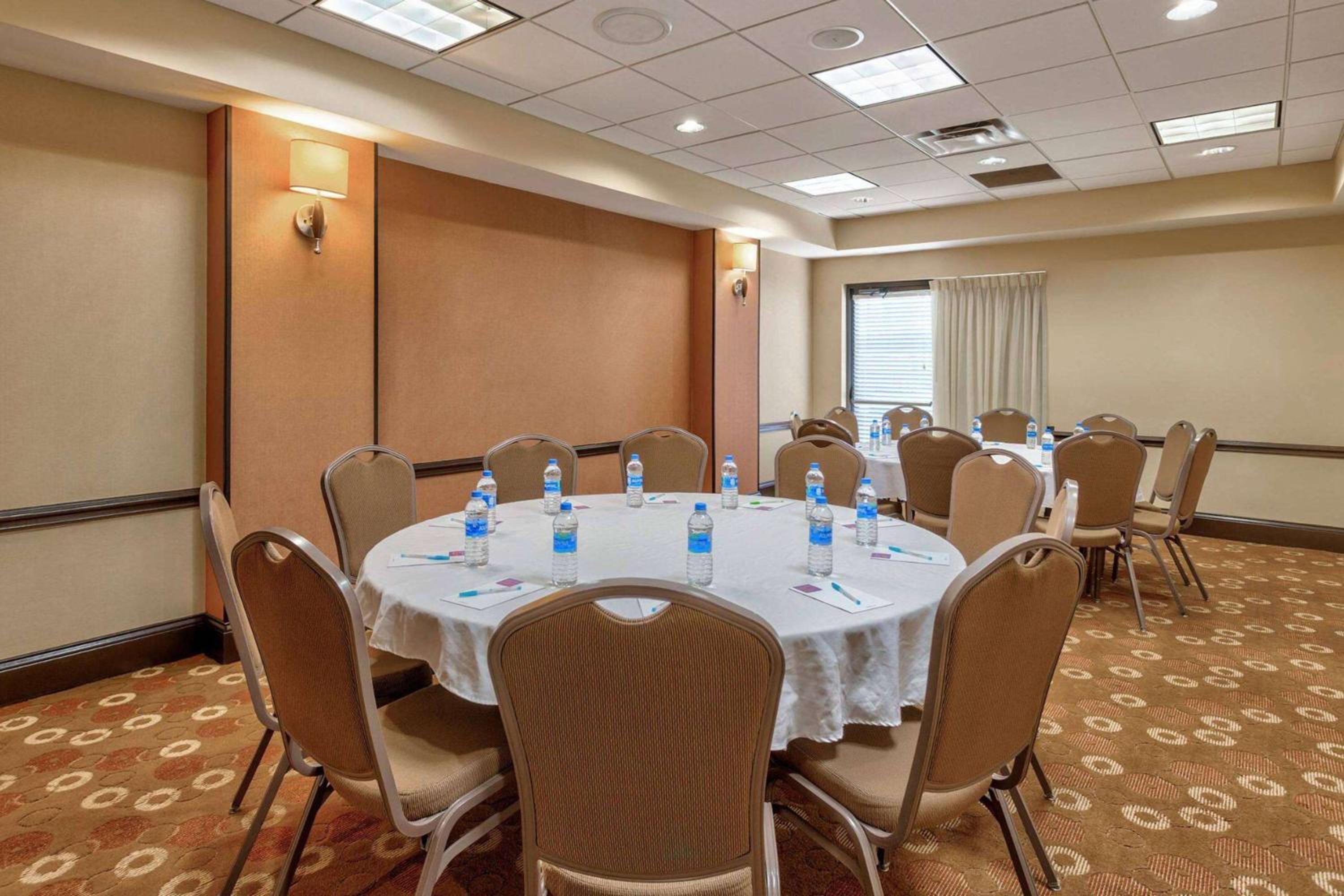 Kansas City Vacations - Wyndham Garden Kansas City Airport - Property Image 1