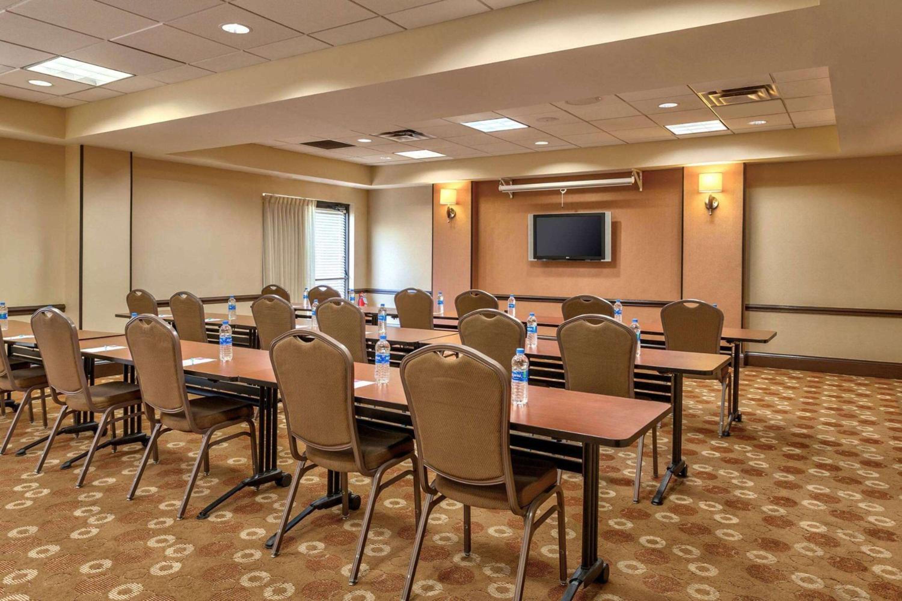 Kansas City Vacations - Wyndham Garden Kansas City Airport - Property Image 15