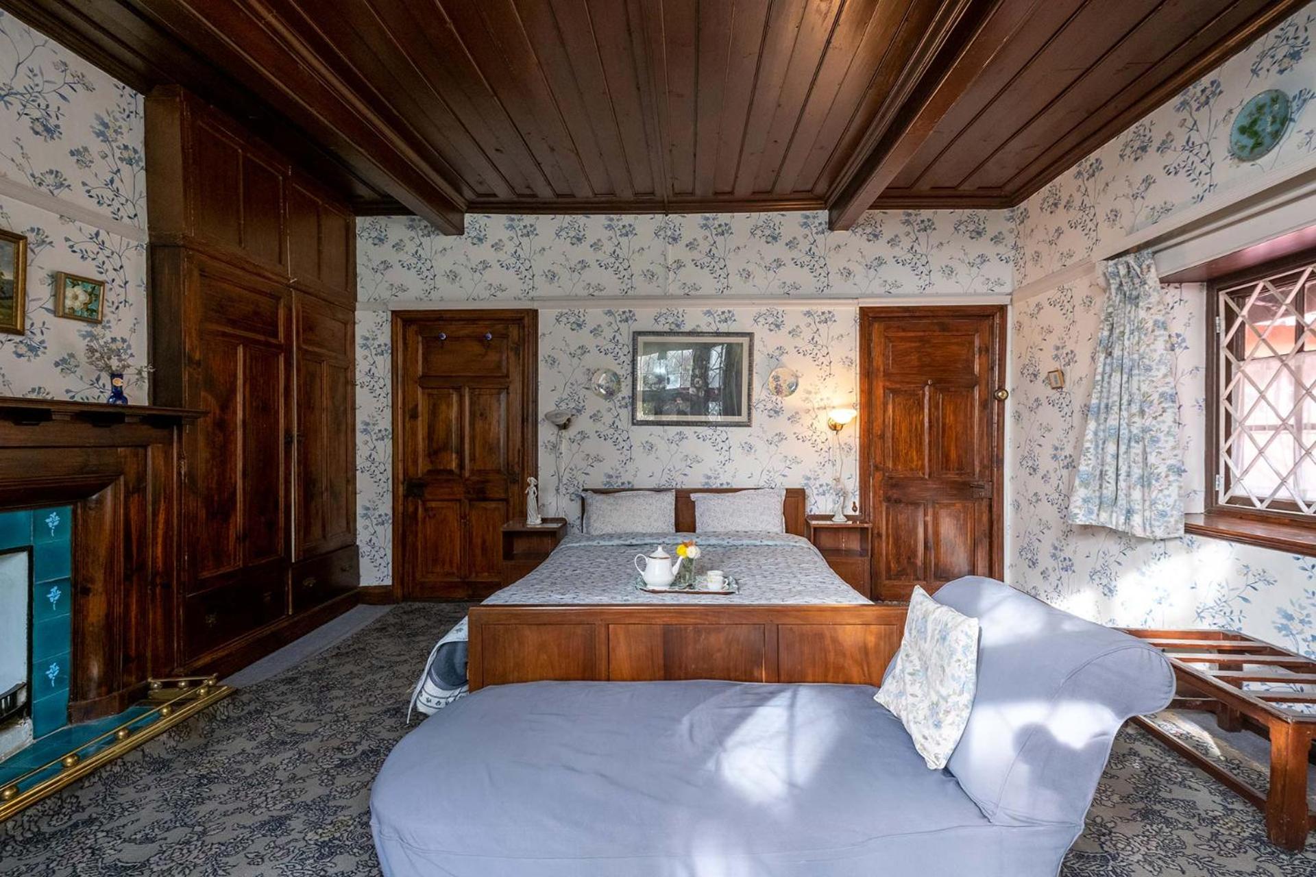 Northwood Cottage by VEO - 3BR Vinatge Interiors 120 years old Heritage Villa with inhouse cook view 5