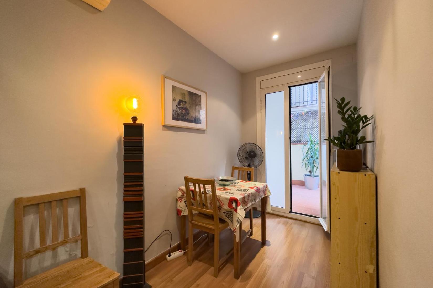 ApartEasy - Central Gracia Apartments