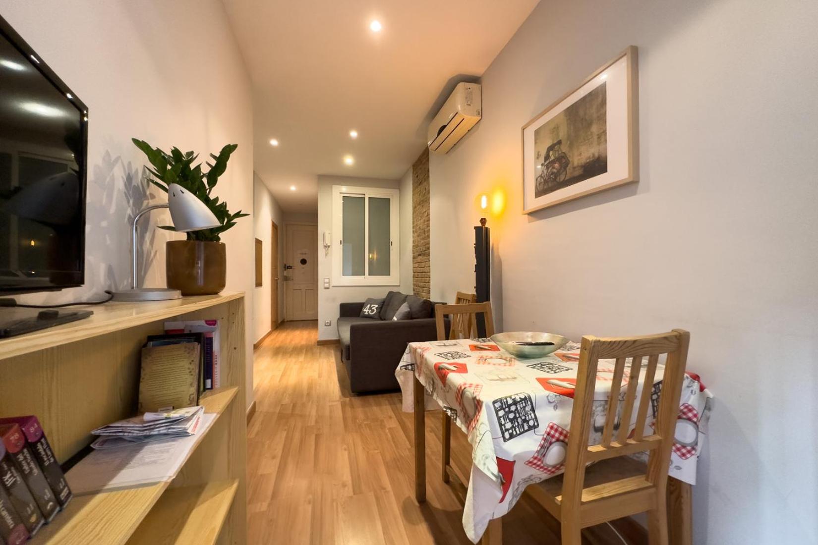 ApartEasy - Central Gracia Apartments