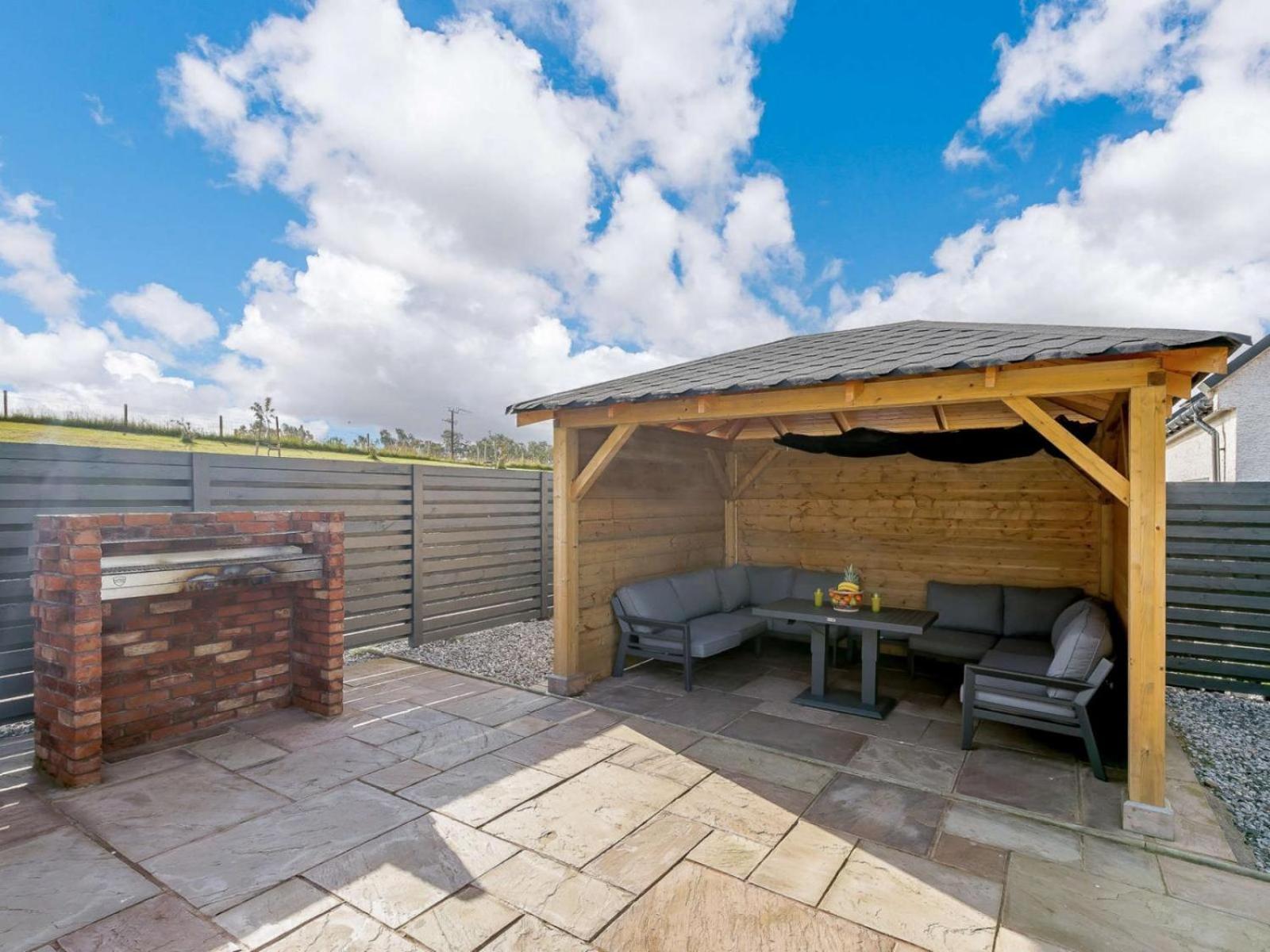 Westertonhill Lodges - Private Hot Tub Hire Available