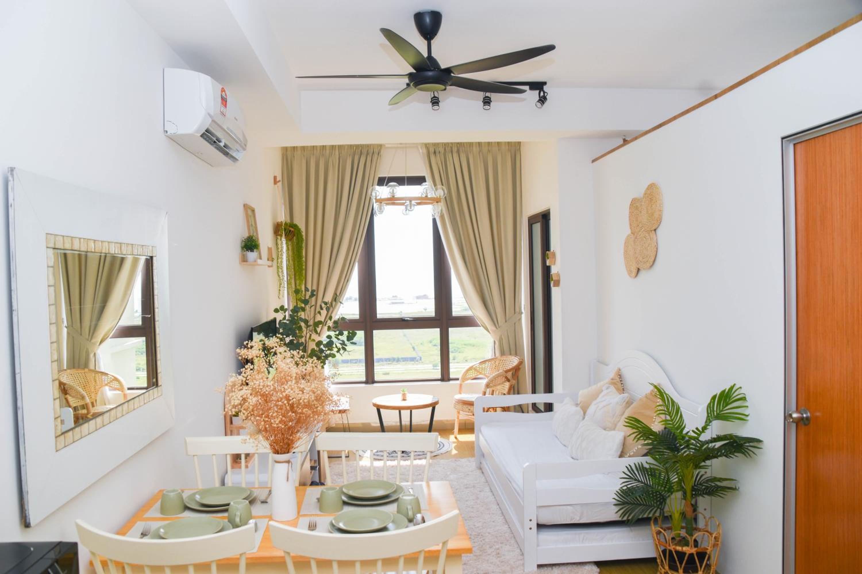 Seabreeze Seaview Super Cosy Stay Bali Residence photo 4