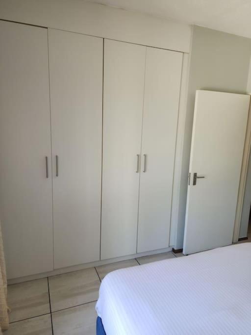 Modern 2 Bedroom apartment with club house pool view 3