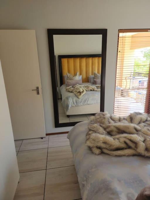 Modern 2 Bedroom apartment with club house pool view 5