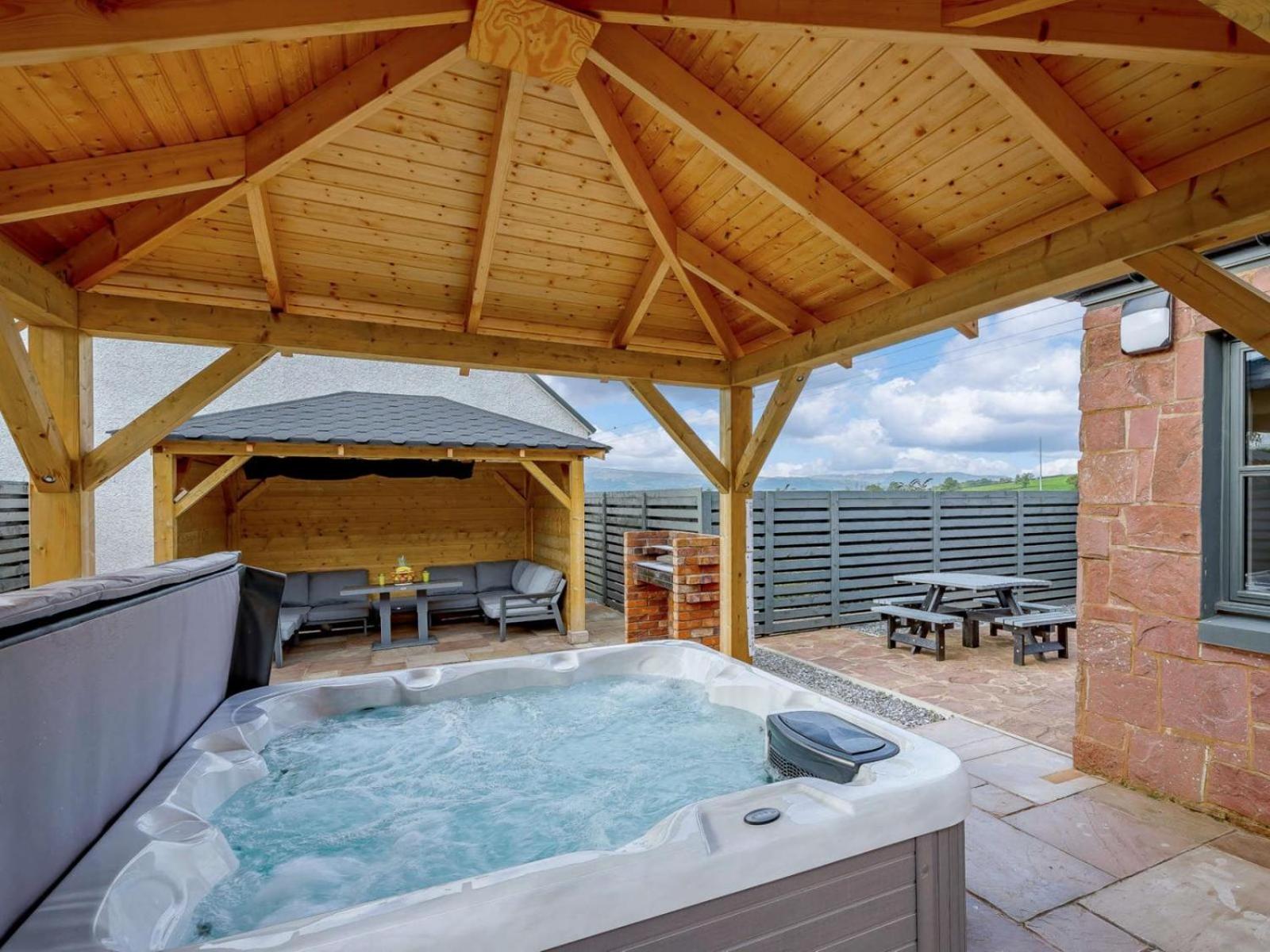 Westertonhill Lodge - 3 Double Bedrooms Sleeps 8 With Private Hot Tub Hire Available view 2