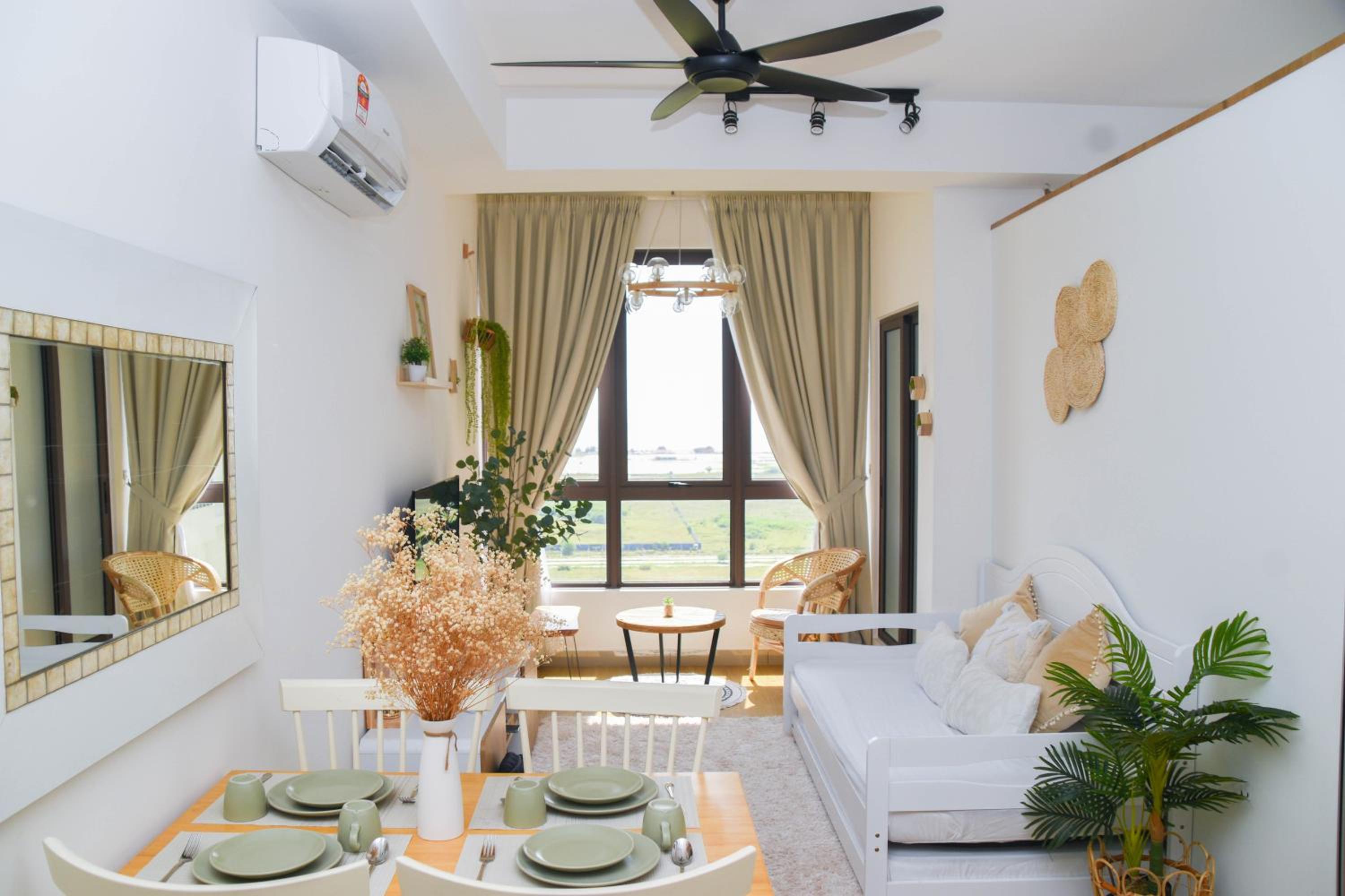 Seabreeze Seaview Super Cosy Stay Bali Residence photo 1