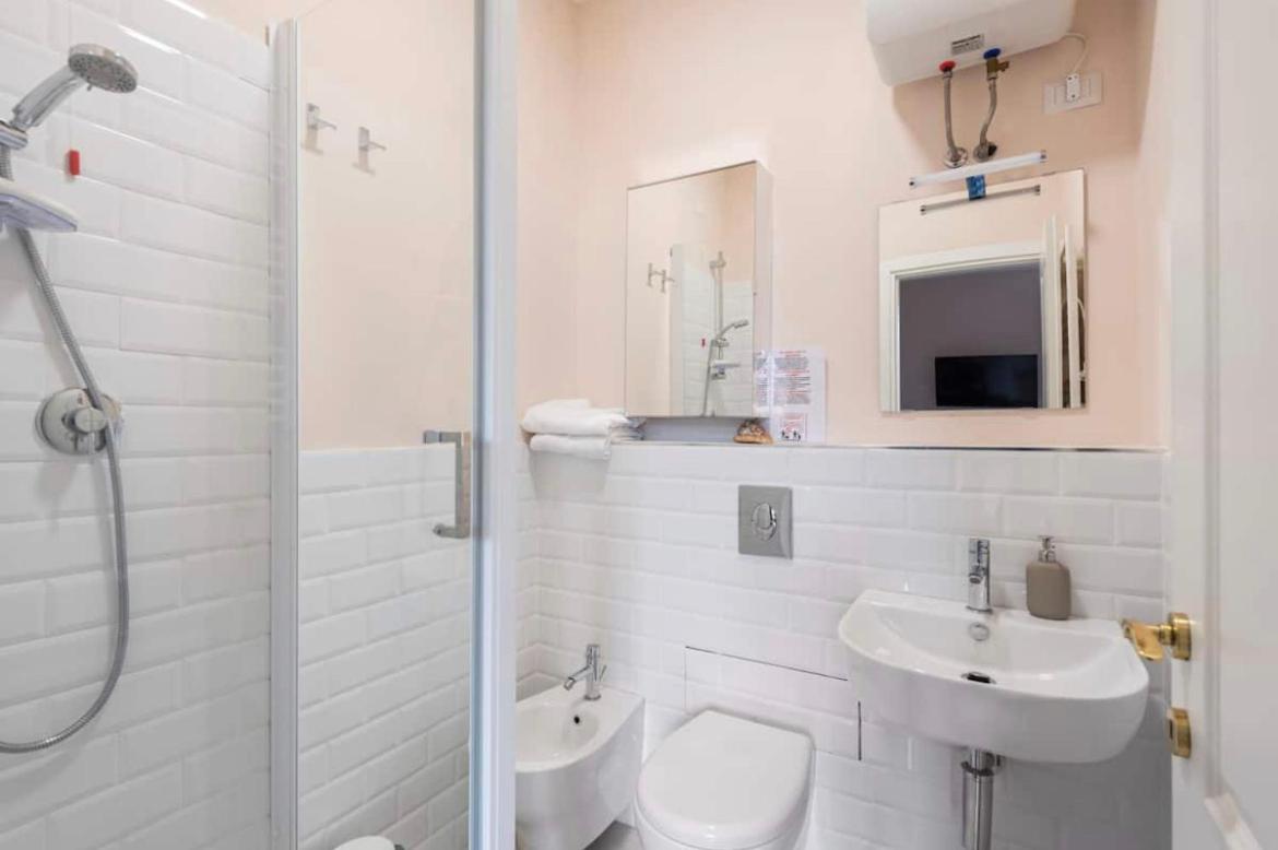 Roma private rooms