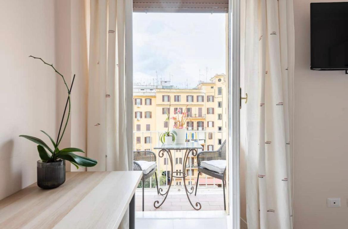 Roma private rooms