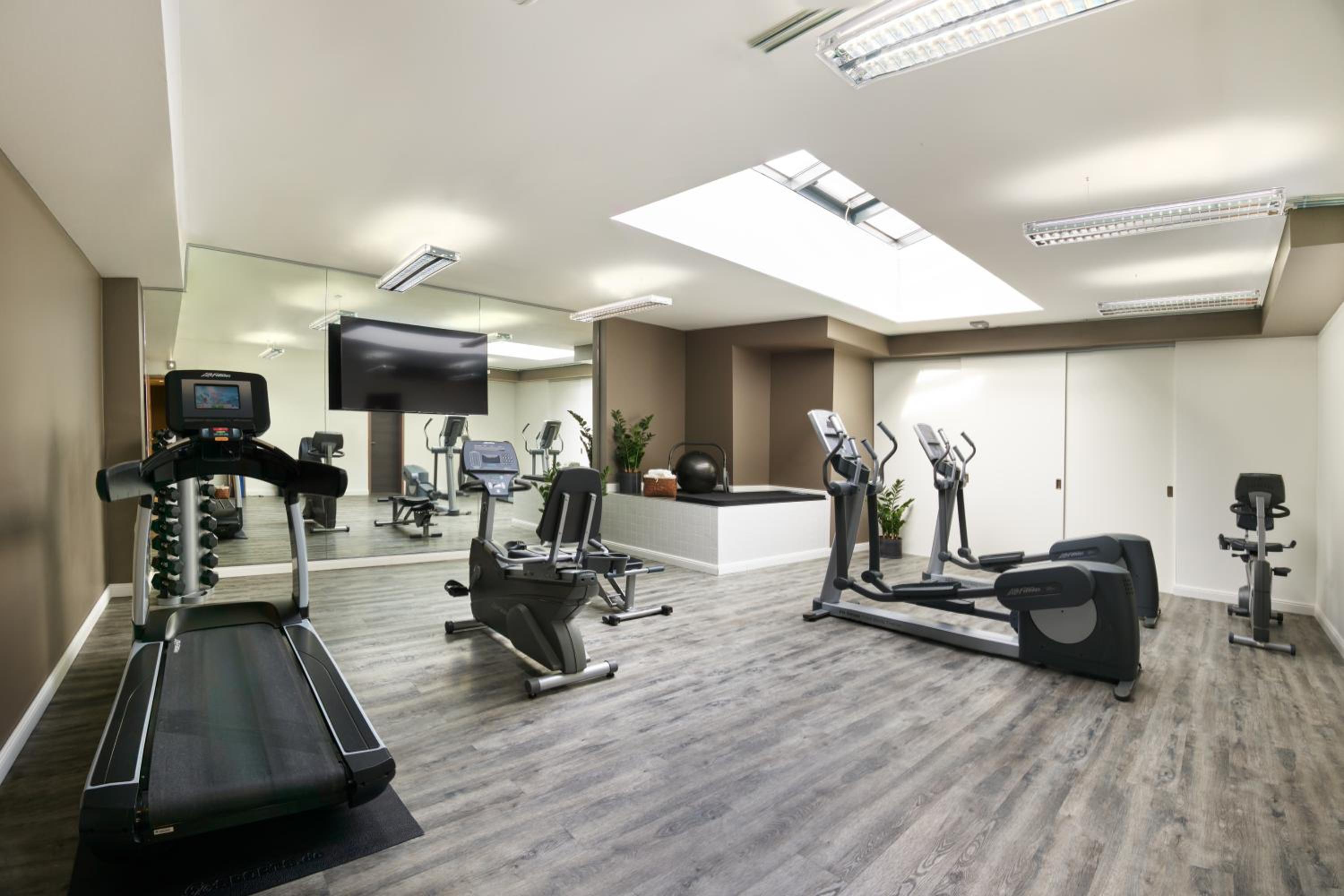 Park Inn by Radisson Luxembourg City - Property Image 1