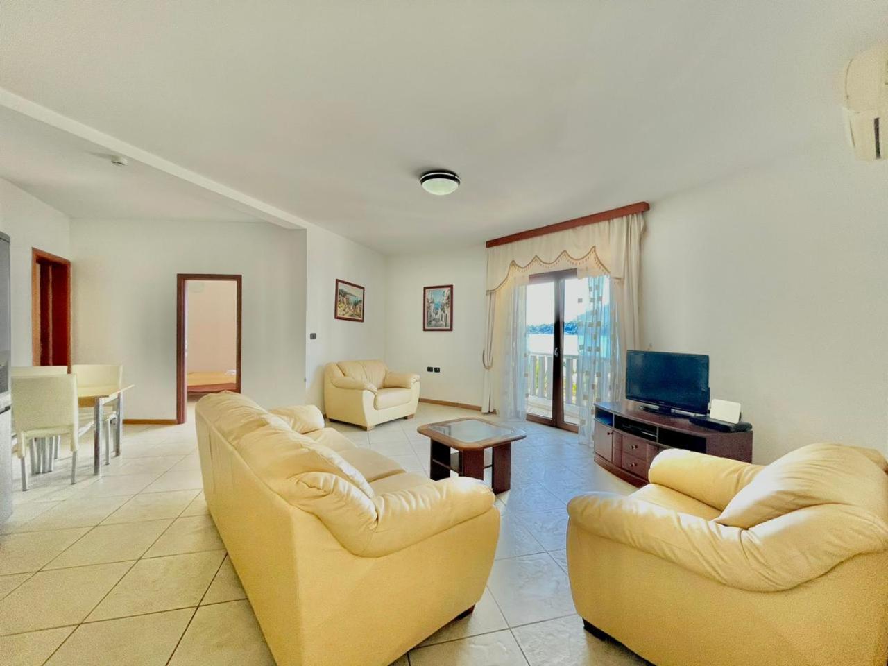 Sea view Apartments Rafailovici
