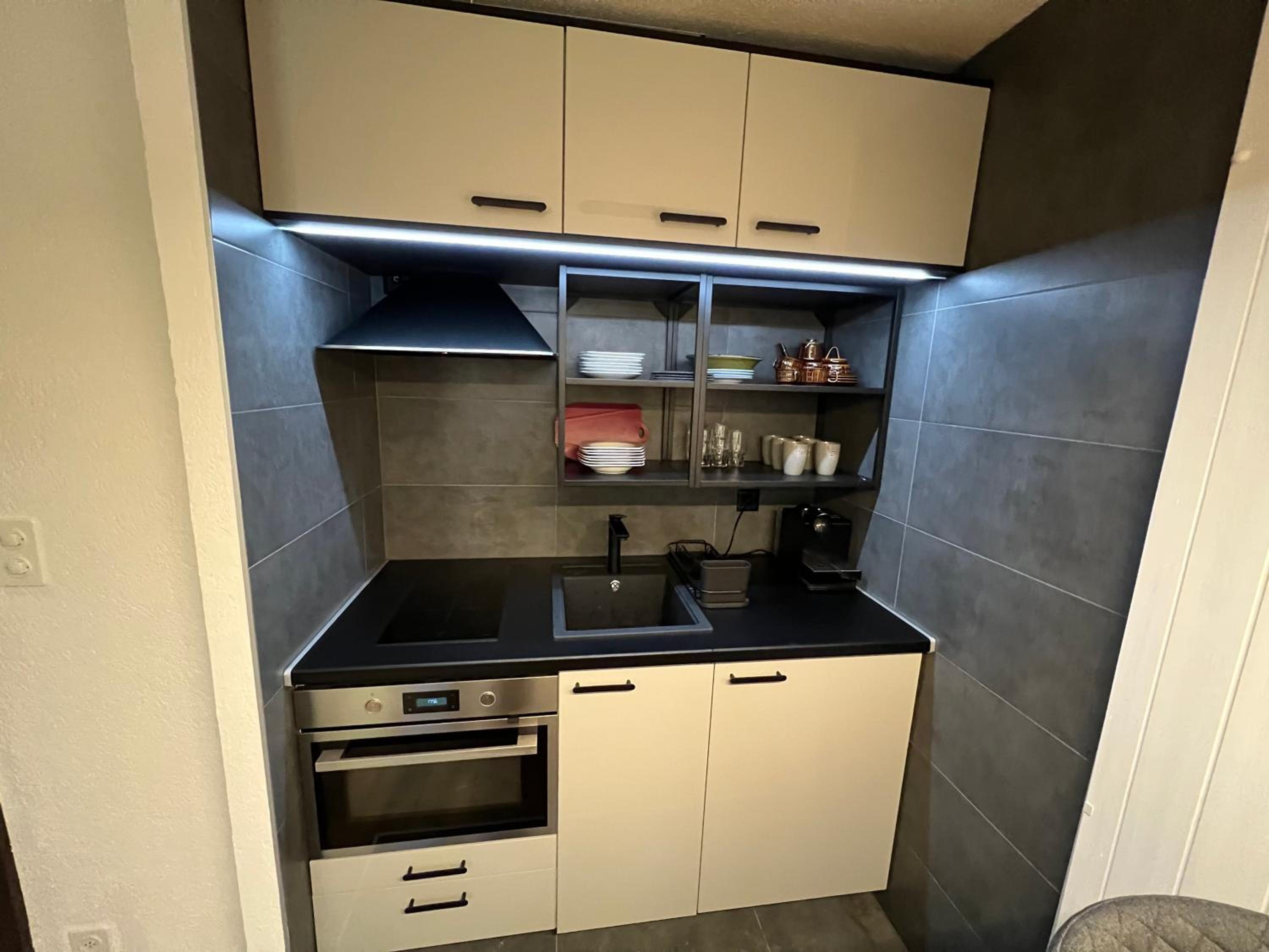 Cosy studio for 4 near ski lift, MELEZES K22