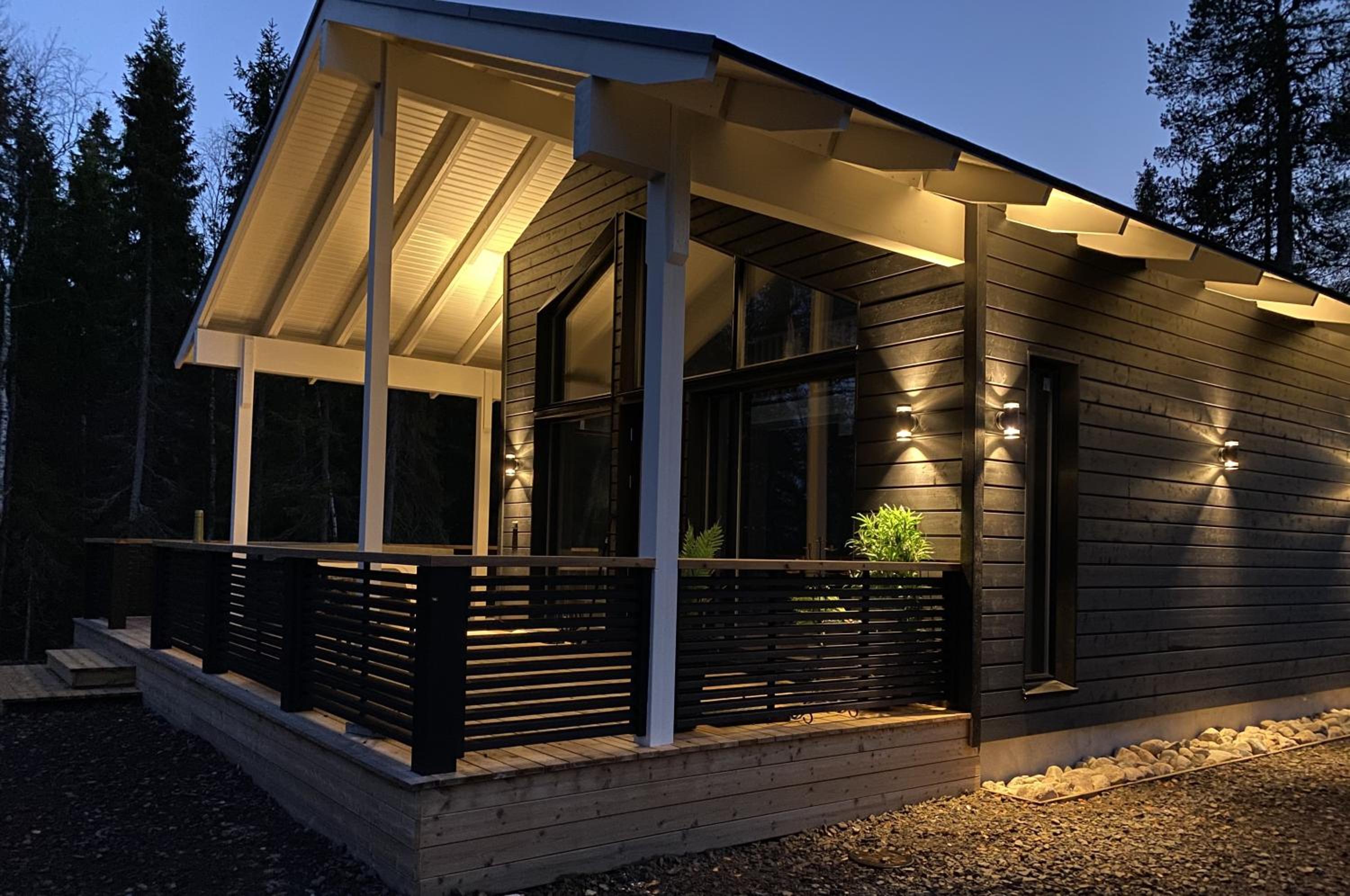 Hotel Norvamaja with a lake view, sauna and jacuzzi - Image 1