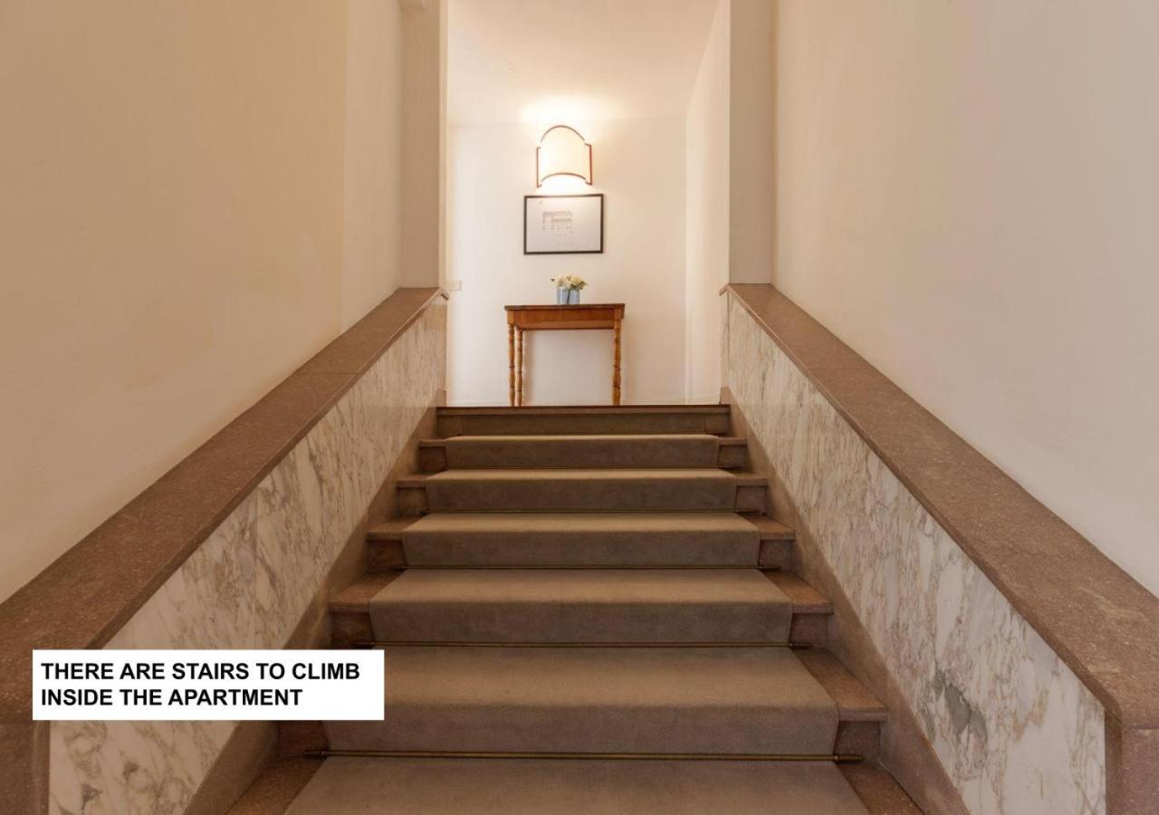 Seta spacious apartment next to the Duomo