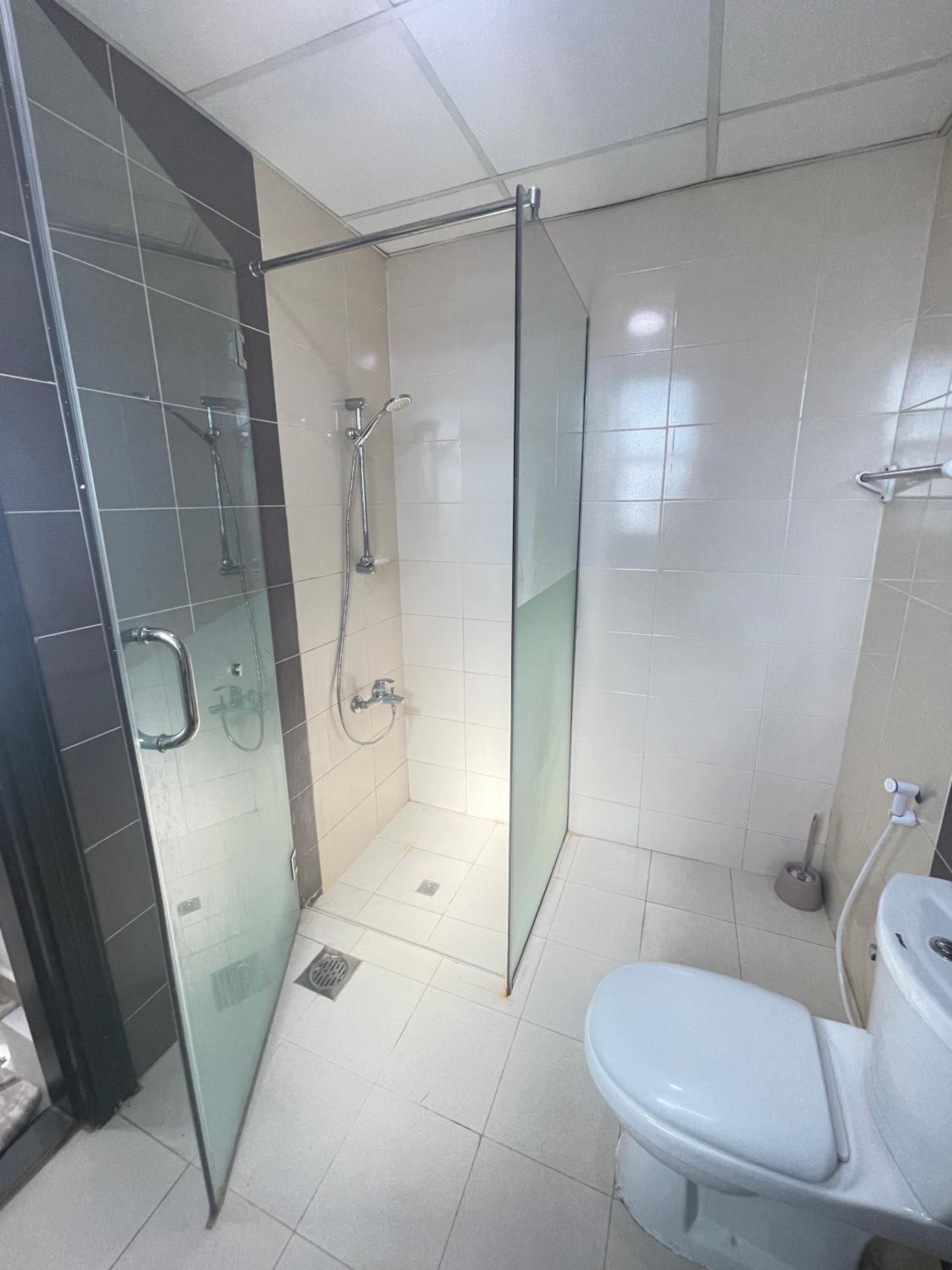 Luxury Room with Marina view close to JBR Beach and Metro with Shared Kitchen