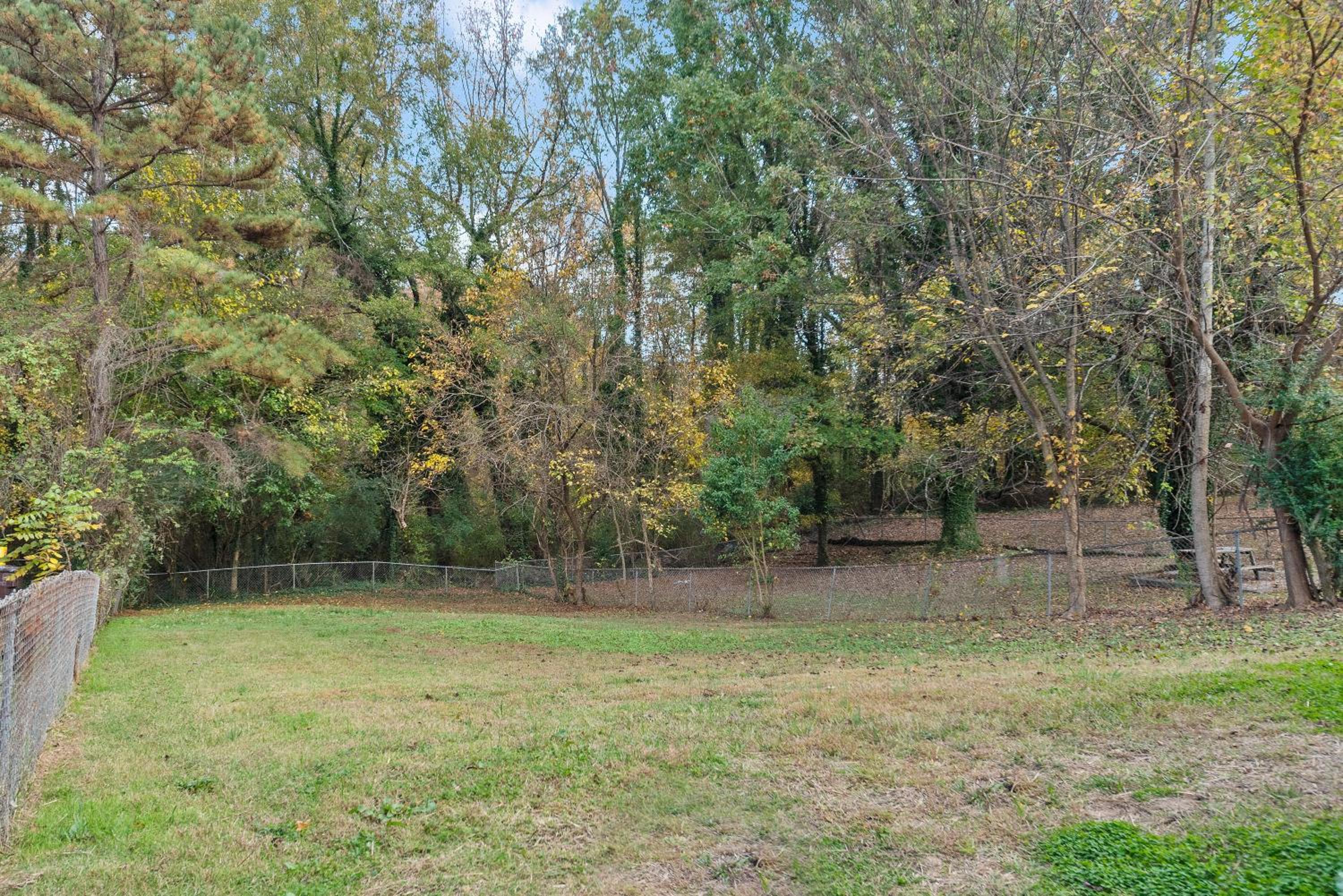 Cozy 3BR home fully fenced and in quiet street, 5min to downtown, 10min to Duke and RTP view 5