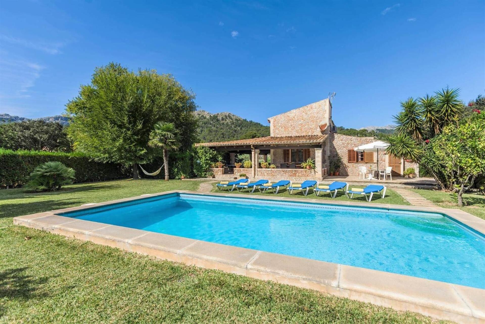 Delightful Mallorca Villa Colonya 3 Bedrooms Amazing Mountain Countryside Views Puerto de Pollensa