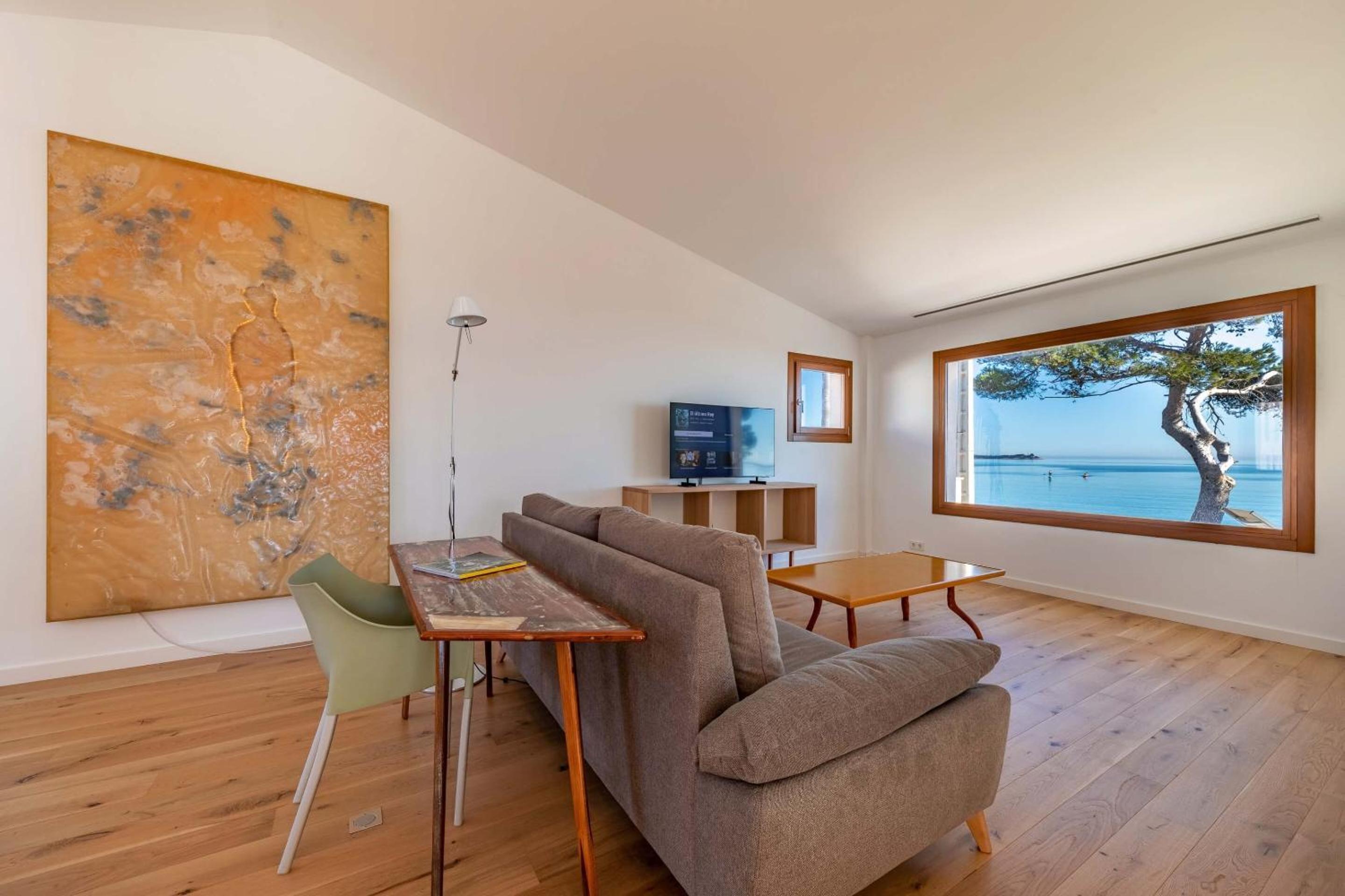 Modern Beachfront Puerto Pollensa House Located directly in front of Beach Private Pool Villa Mar i Pins