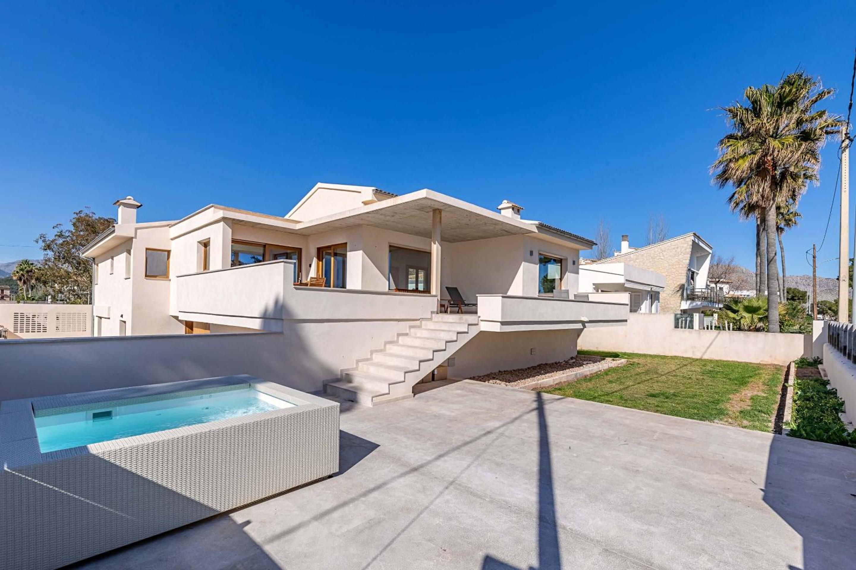 Modern Beachfront Puerto Pollensa House Located directly in front of Beach Private Pool Villa Mar i Pins