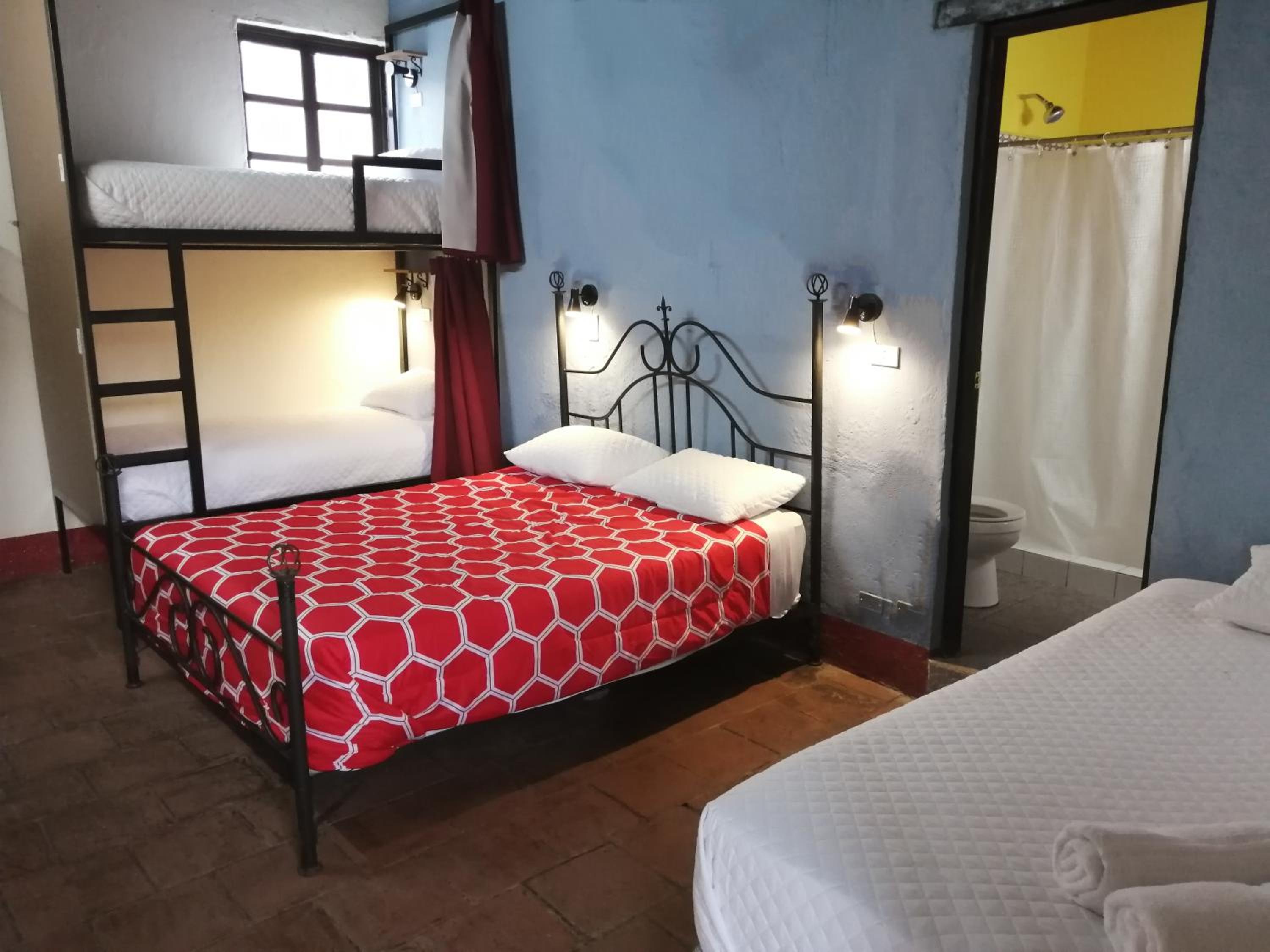 Hostel Hopa Antigua view 3