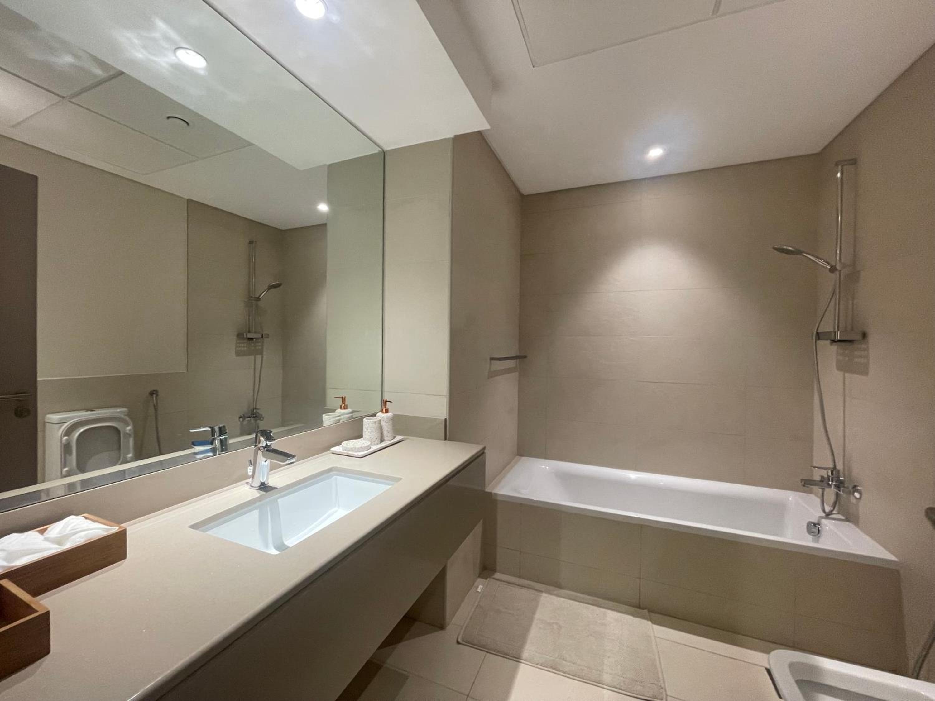 Yas Island - 2 Bedrooms, 2 toilet with shared Pool & Parking