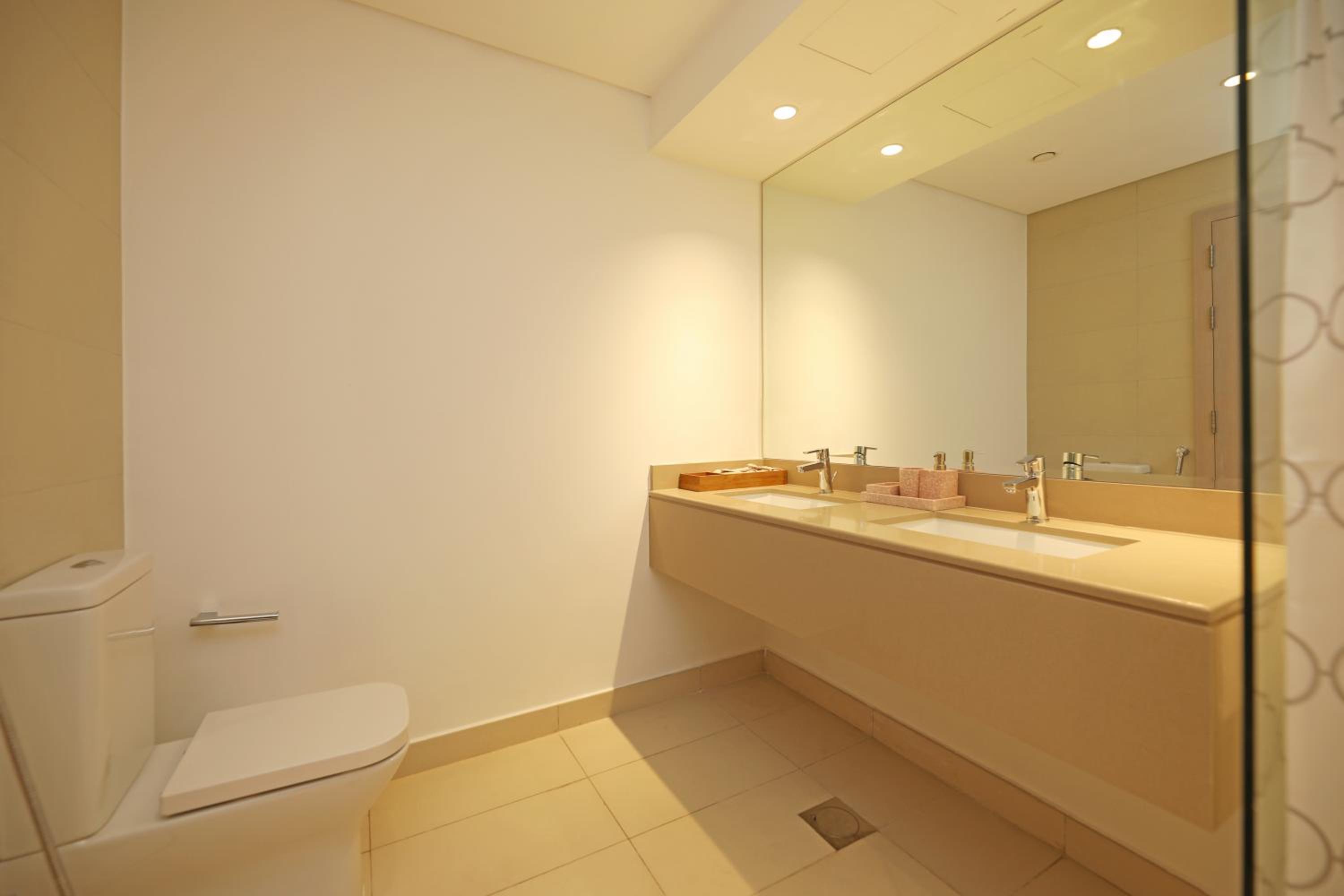 Yas Island - 2 Bedrooms, 2 toilet with shared Pool & Parking