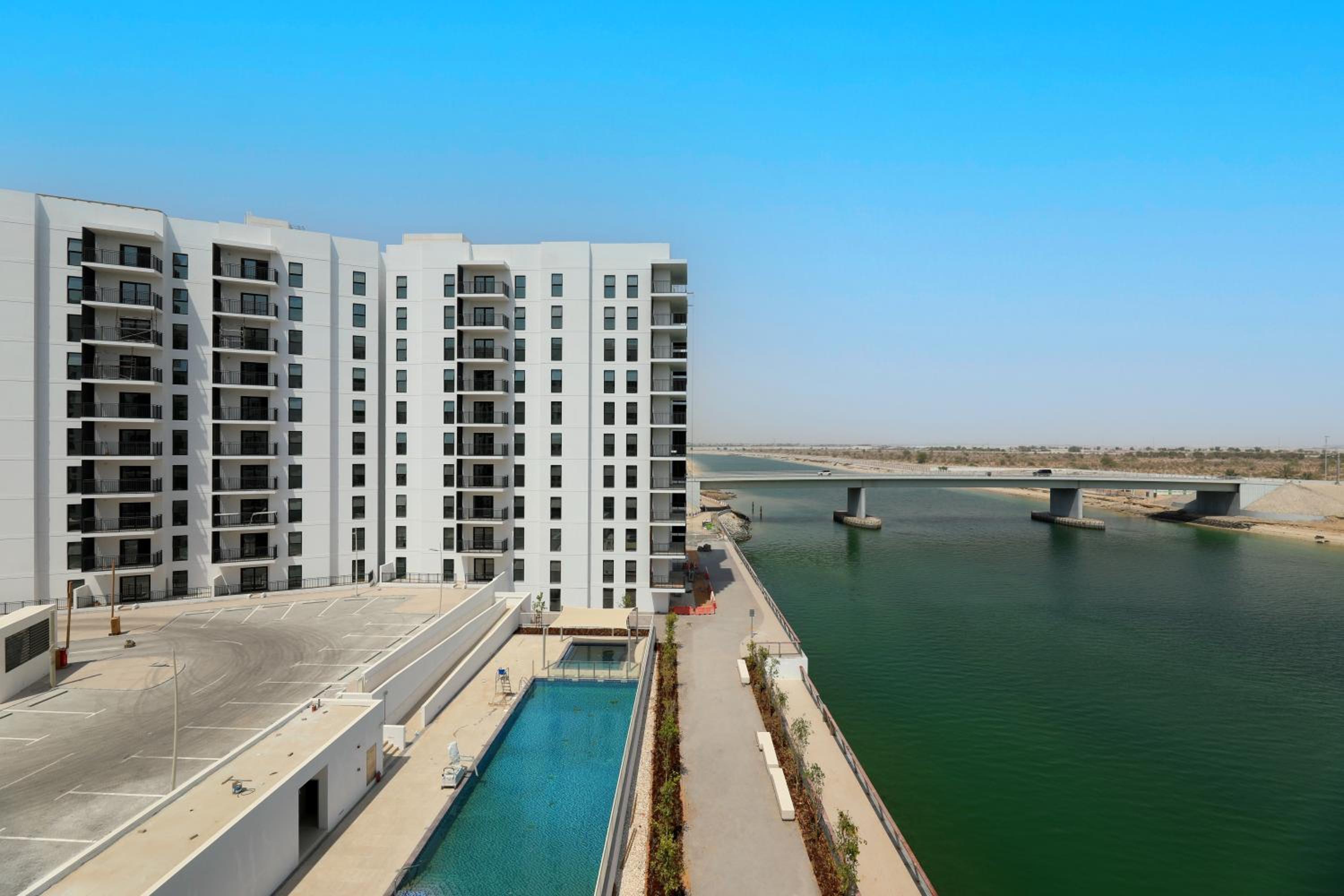 Yas Island - 2 Bedrooms, 2 toilet with shared Pool & Parking