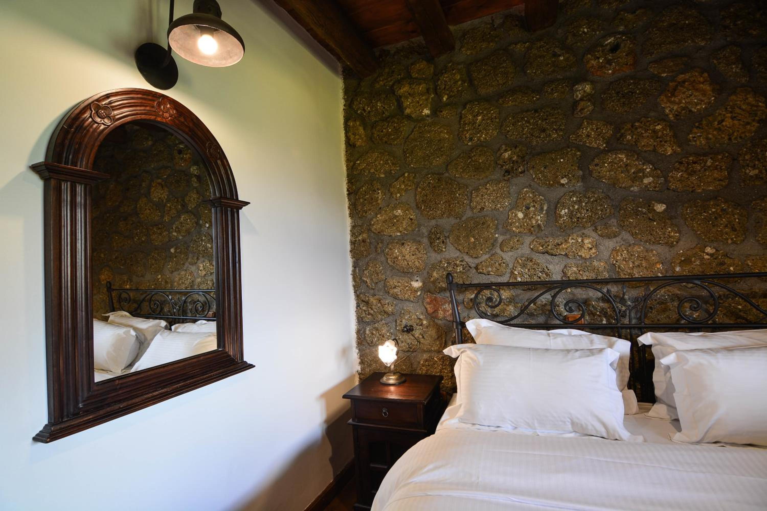 Pera Alonia Guest House
