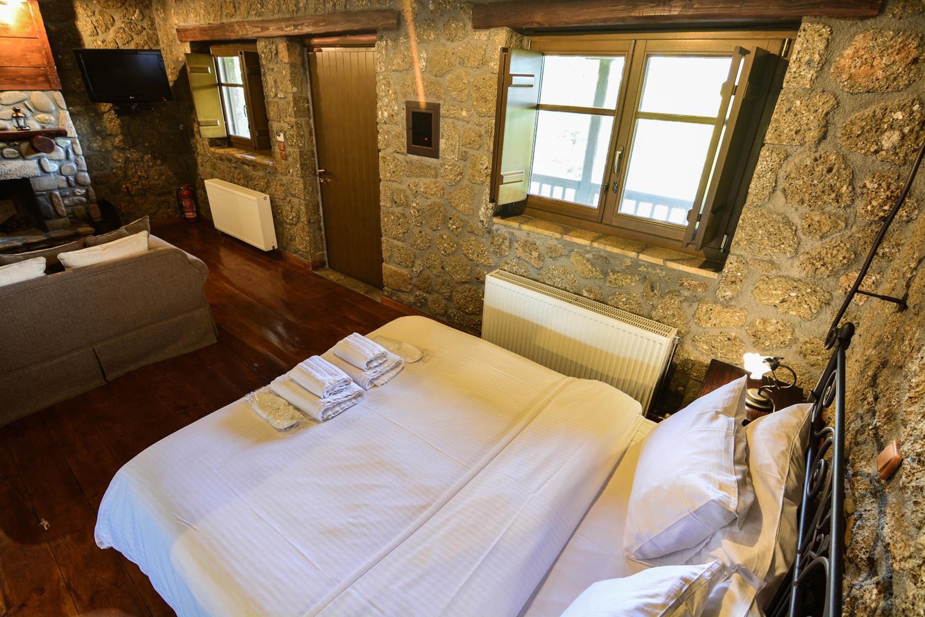 Pera Alonia Guest House