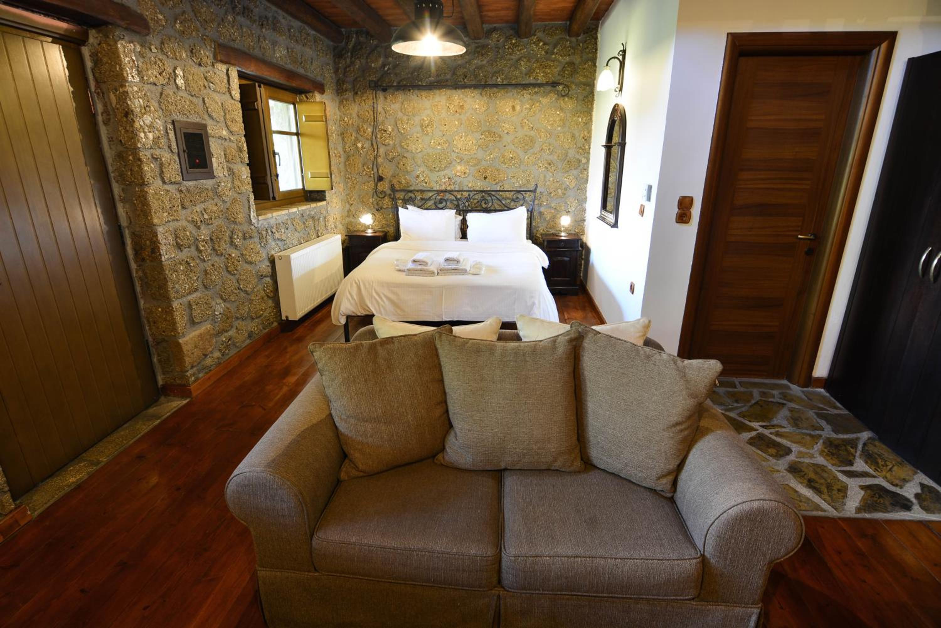 Pera Alonia Guest House