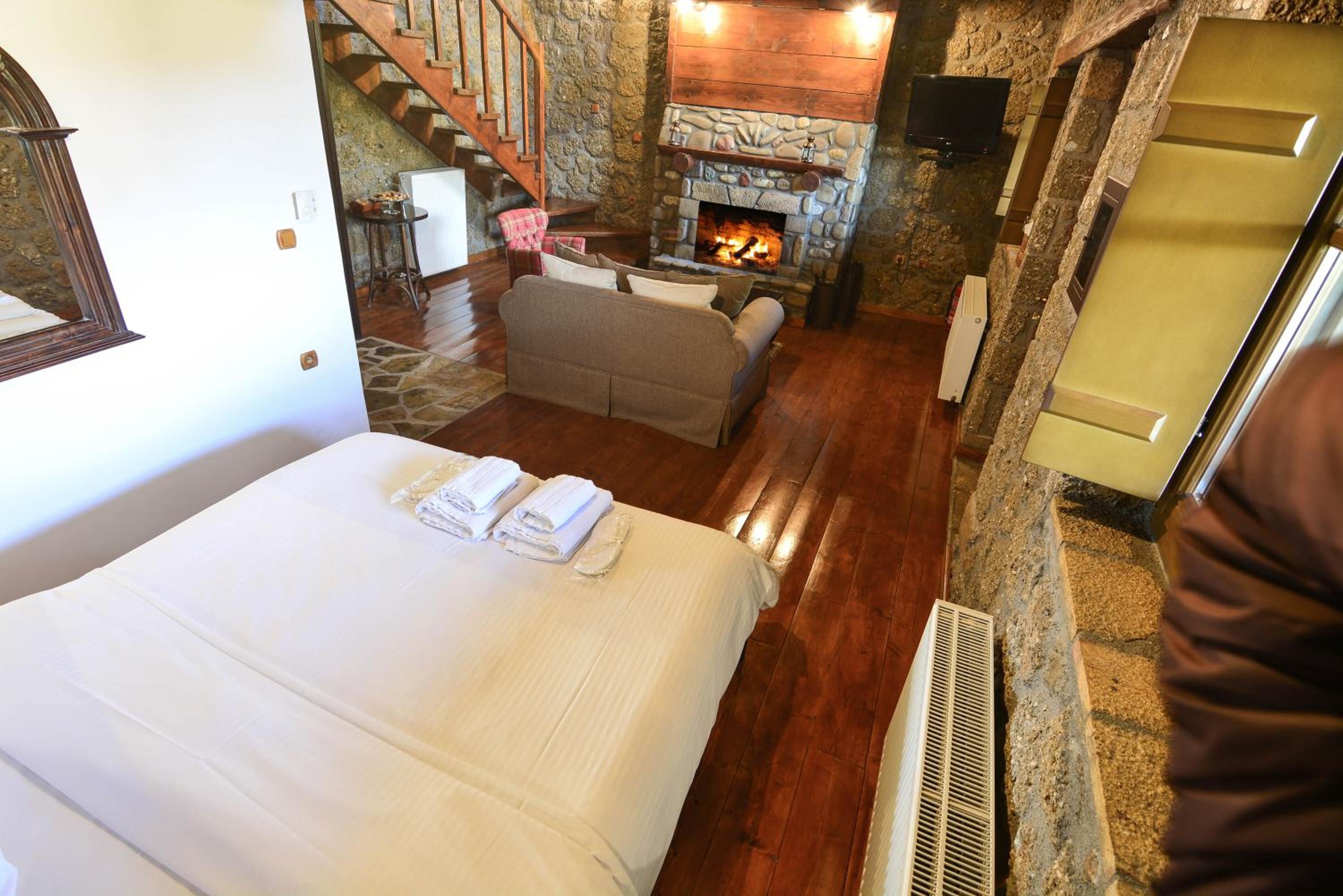 Pera Alonia Guest House