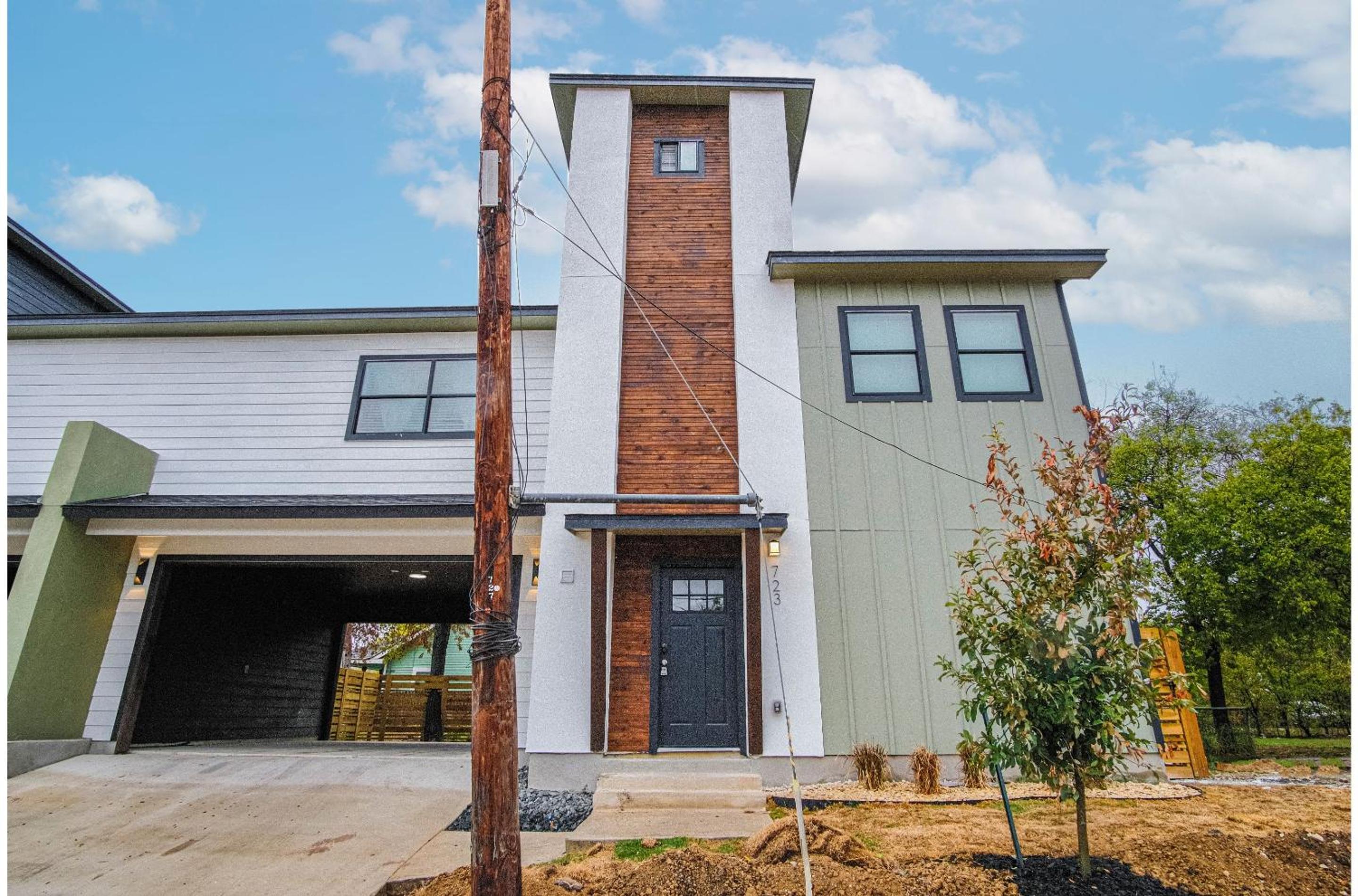 Amazing Indeed 3BR Only 5 Minutes From Downtown view 2