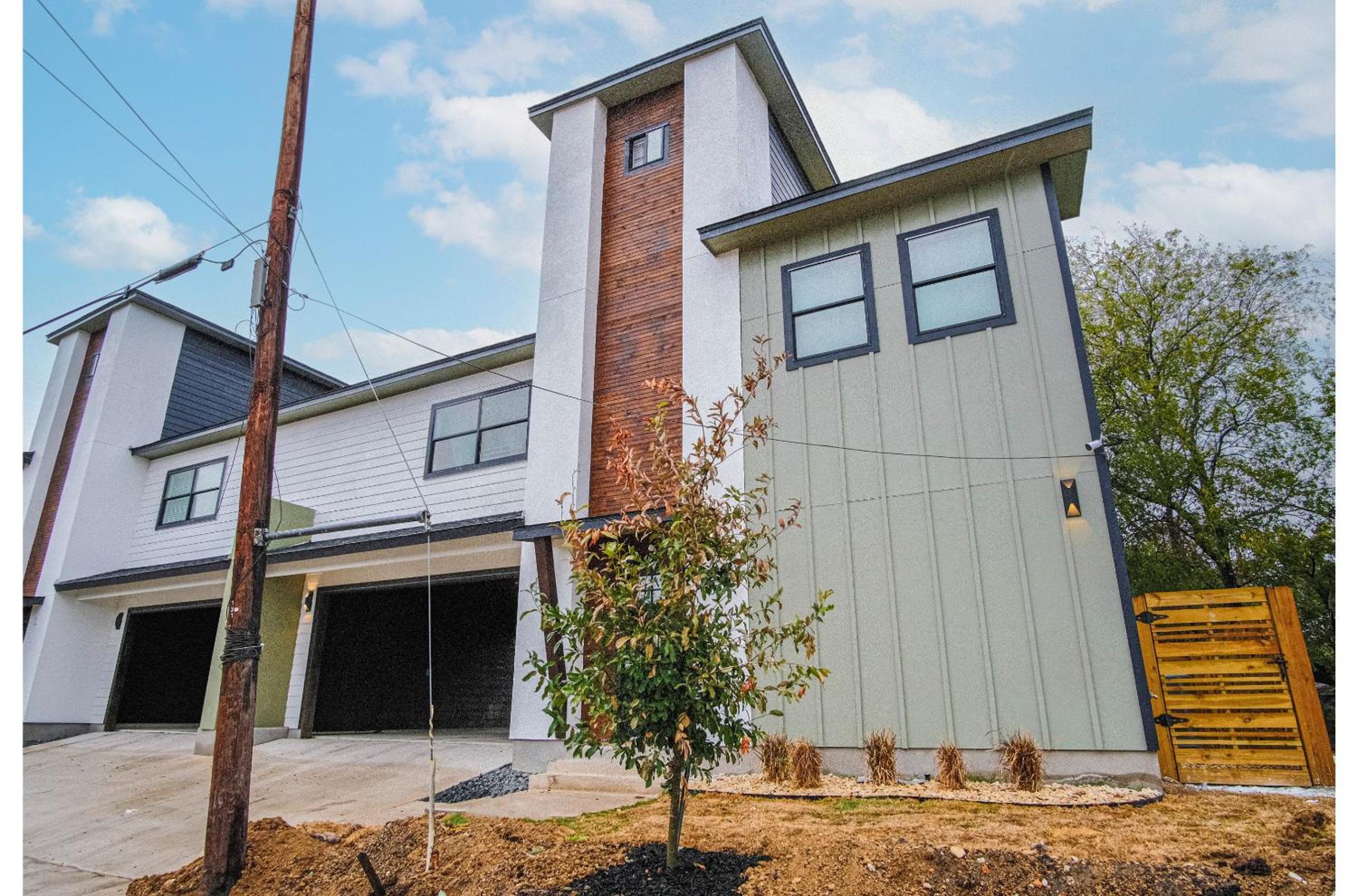 Amazing Indeed 3BR Only 5 Minutes From Downtown view 3