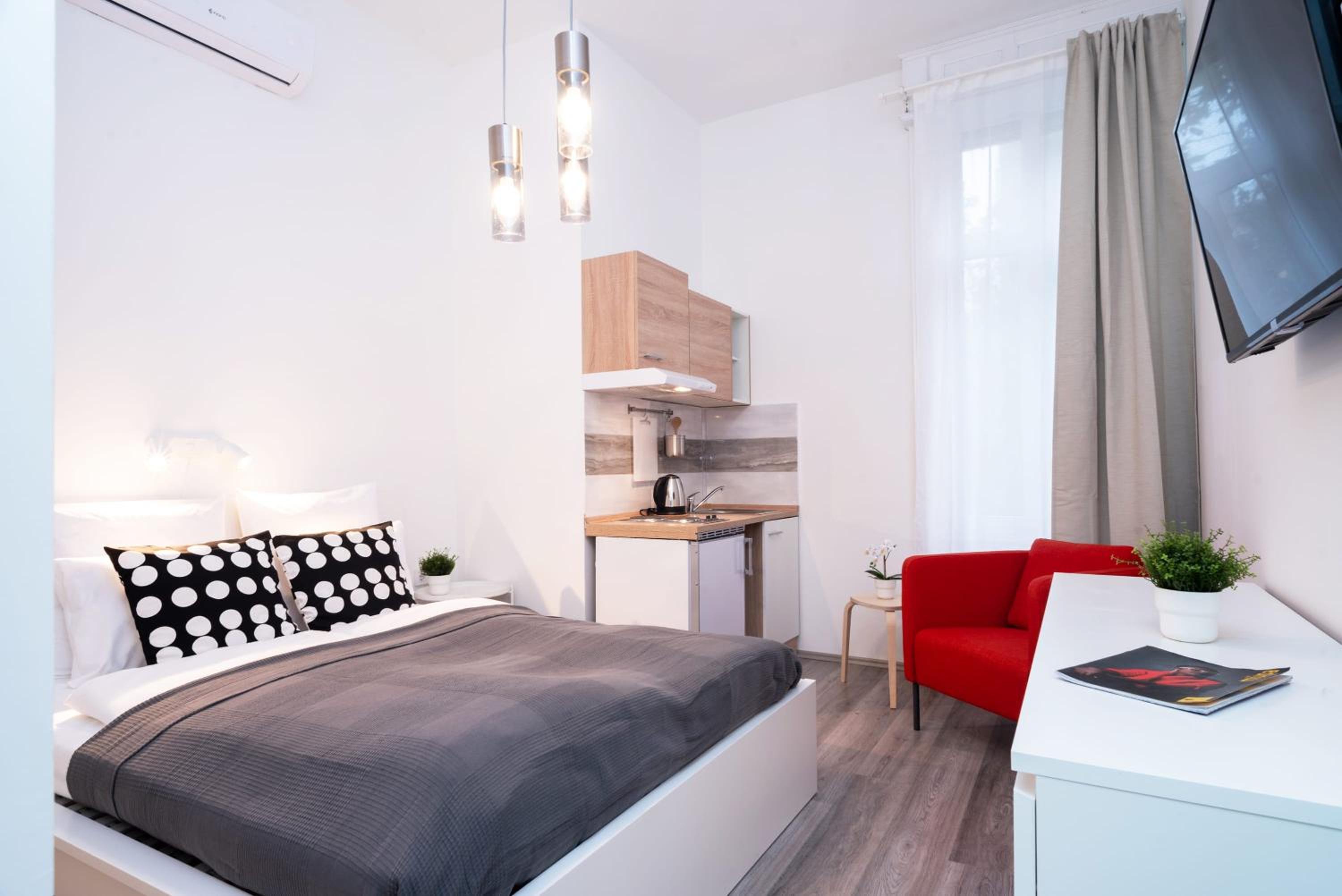 New comfy studio at convenient location view 2